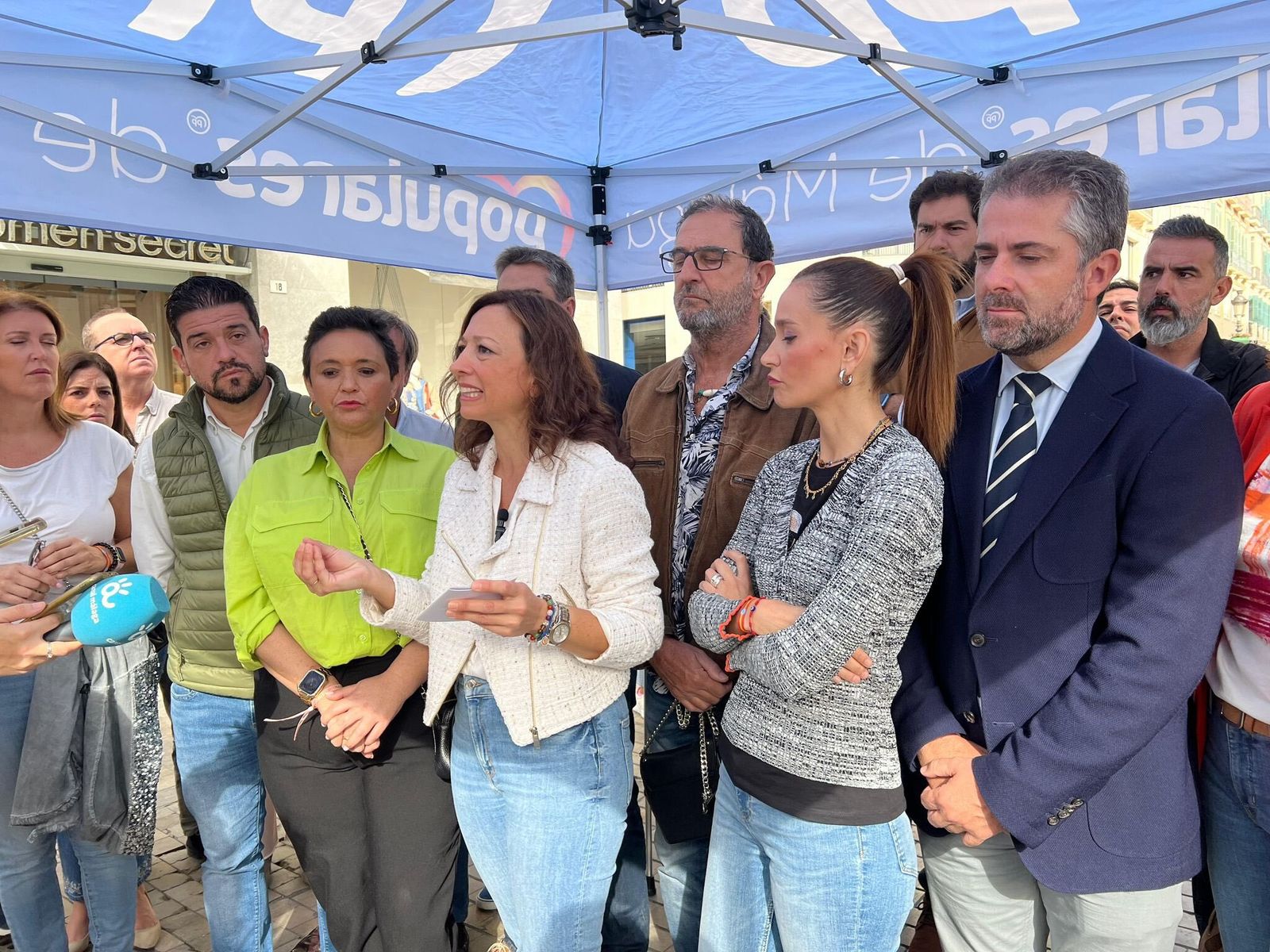 La presidenta del PP de Málaga, Patricia Navarro, en el centro en una intervención reciente