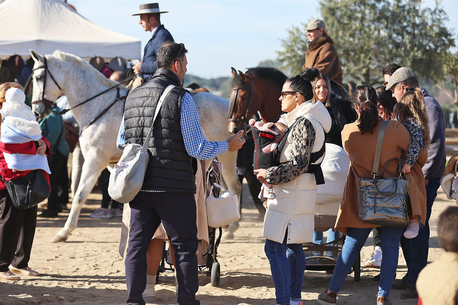 Candelaria 2024: Presentación de los niños ante la VIrgen del Rocío