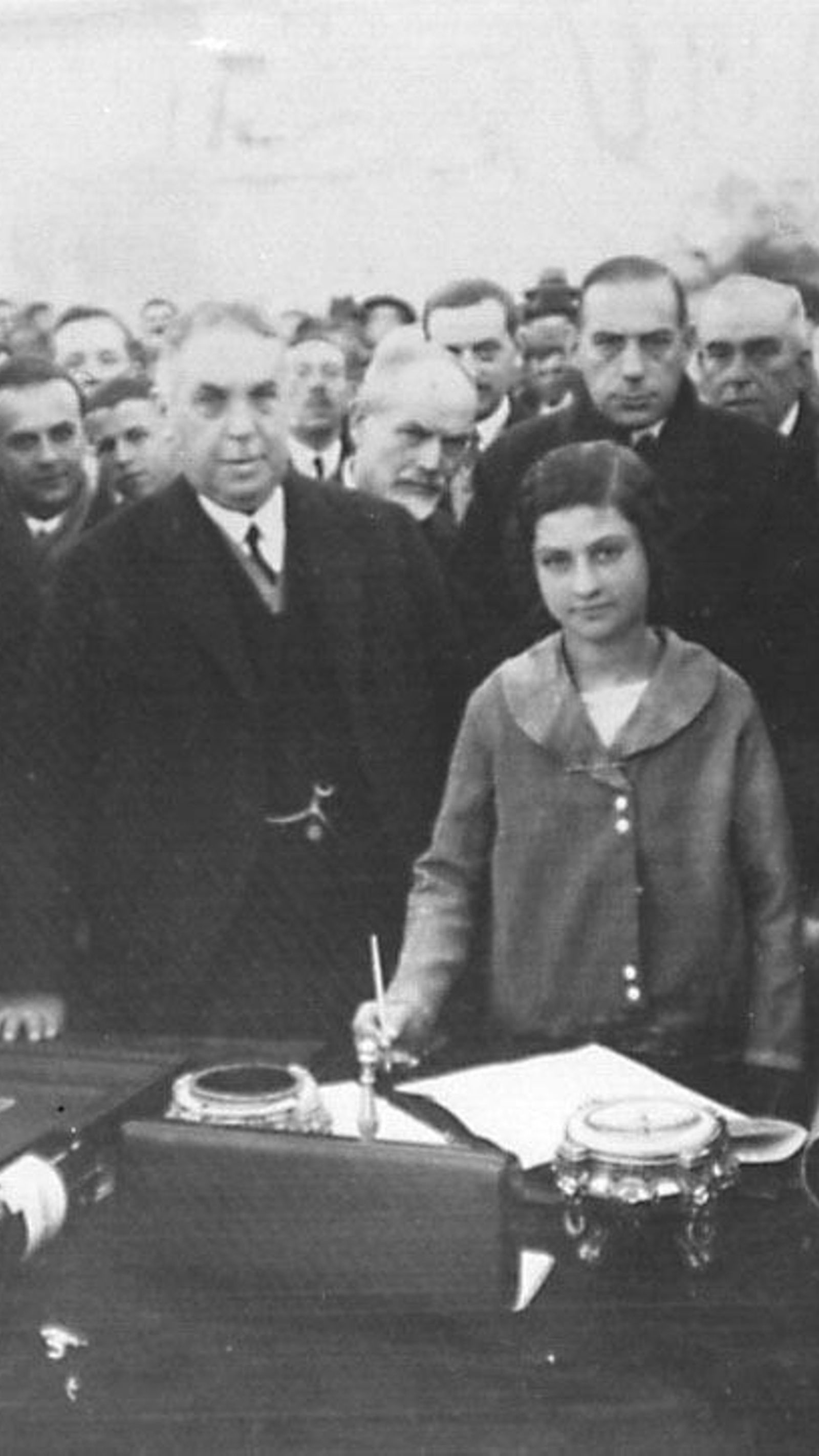 Primera piedra para el colegio San Rafael.