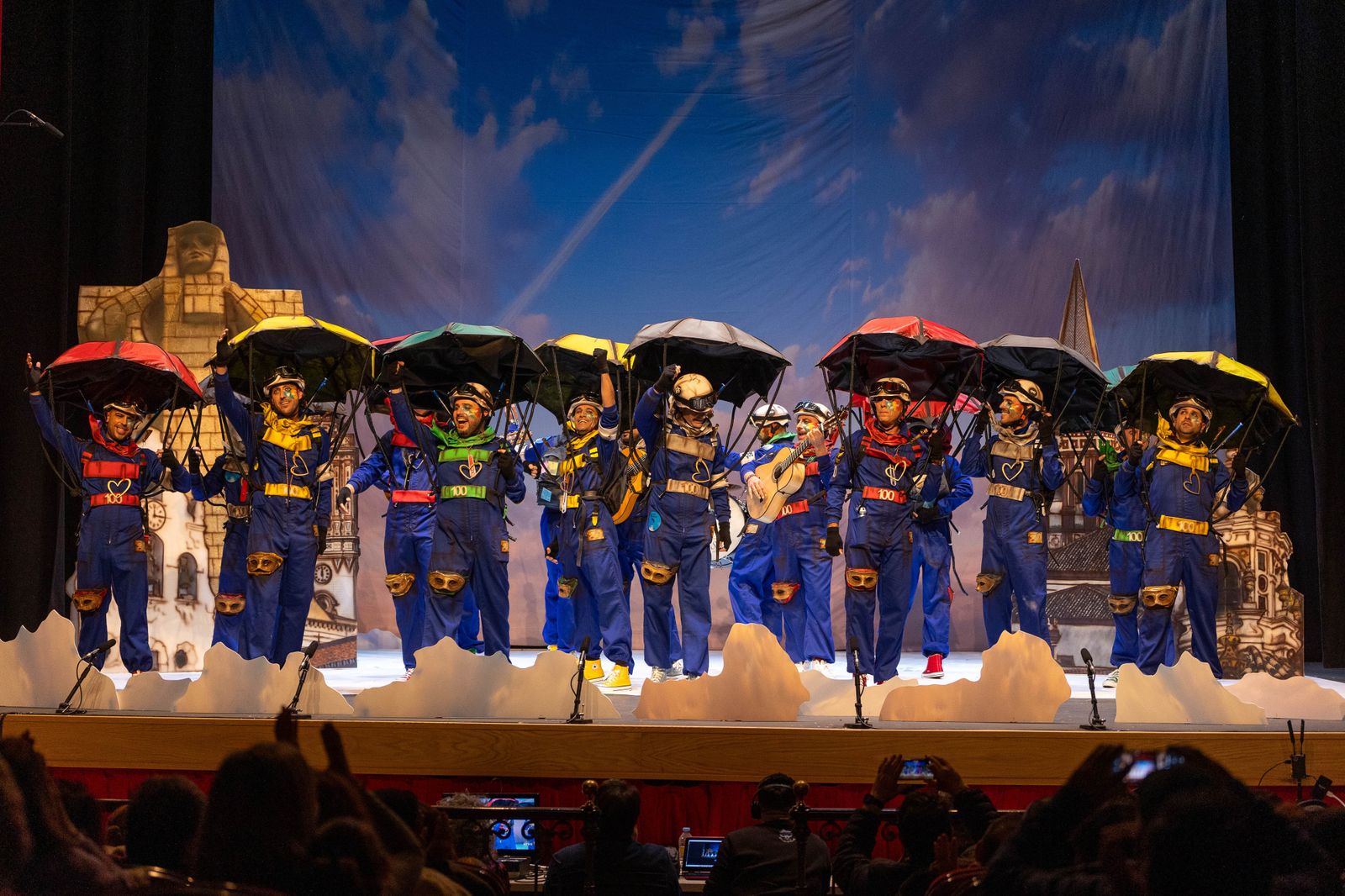 Imágenes de la actuación de la comparsa de Valverde del Camino "Los Lanzaos" en el Carnaval Colombino