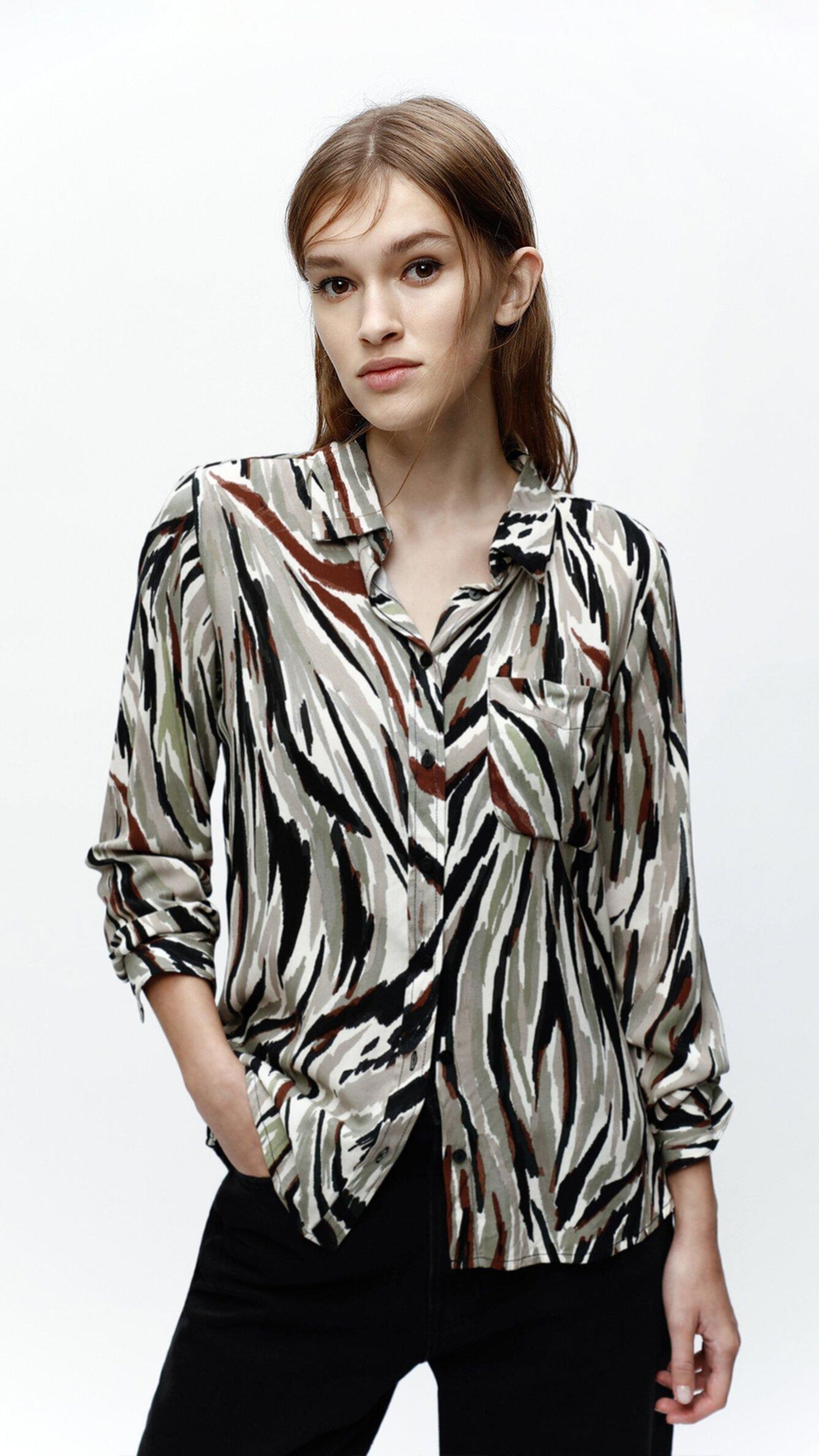 Blusa en animal print de Lefties.
