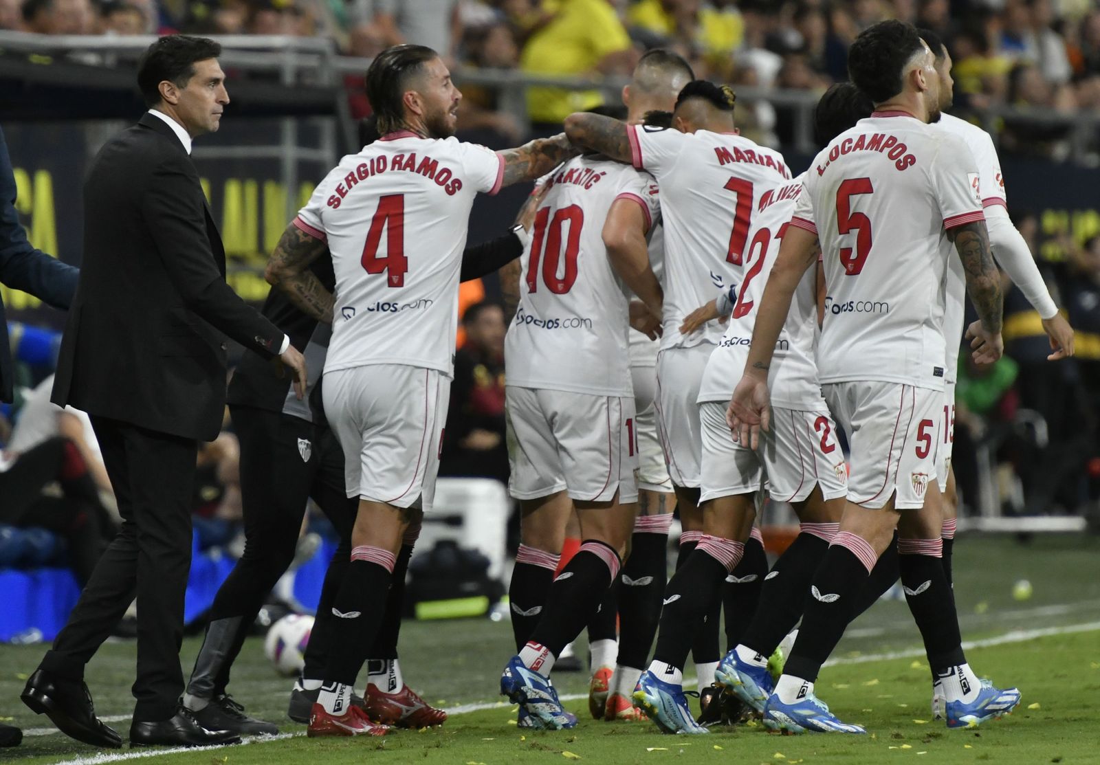 Imagen de los jugadores del Sevilla en su encuentro de Liga ante el Cádiz