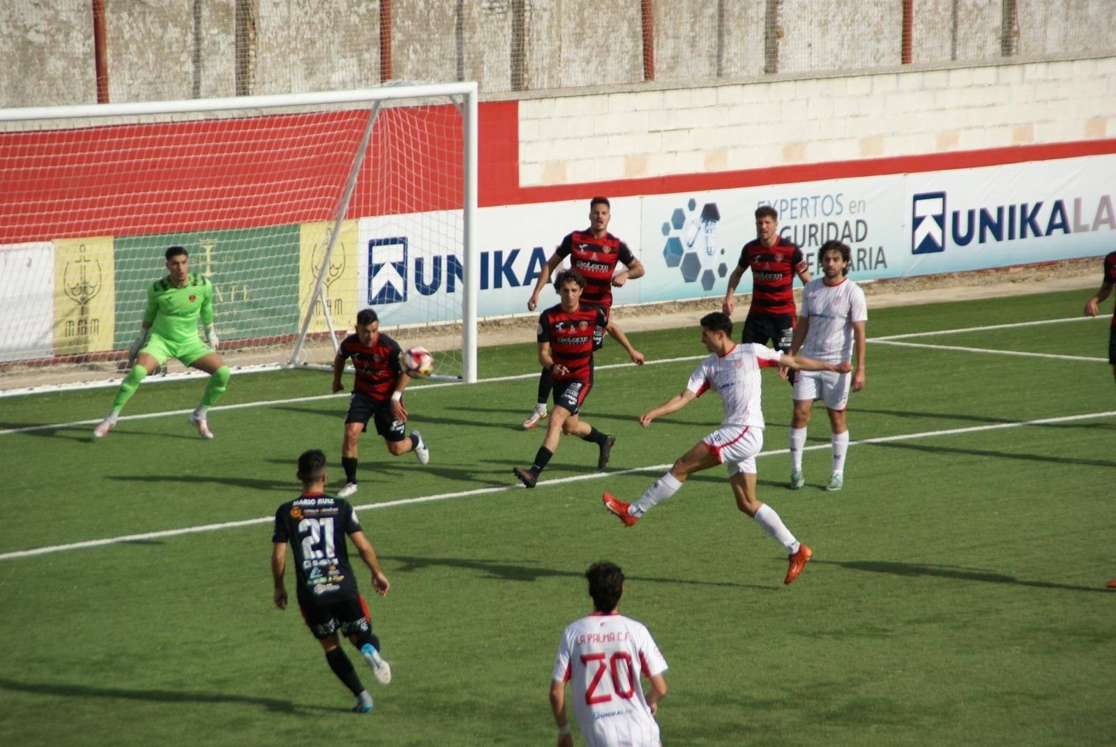 Lance del encuentro disputado por el Salerm ante La Palma.