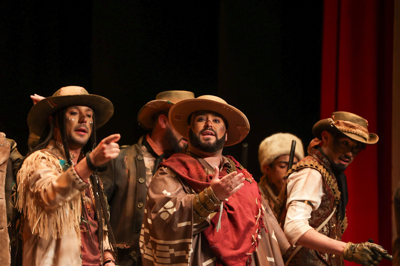 Imágenes de la actuación de la comparsa de Huelva "Los Renegaos" en el Carnaval Colombino