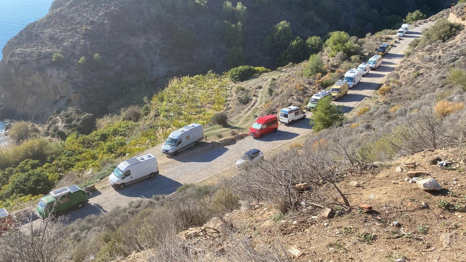 Caravanas en el Paraje Natural de los Acantilados de Maro-Cerro Gordo.
