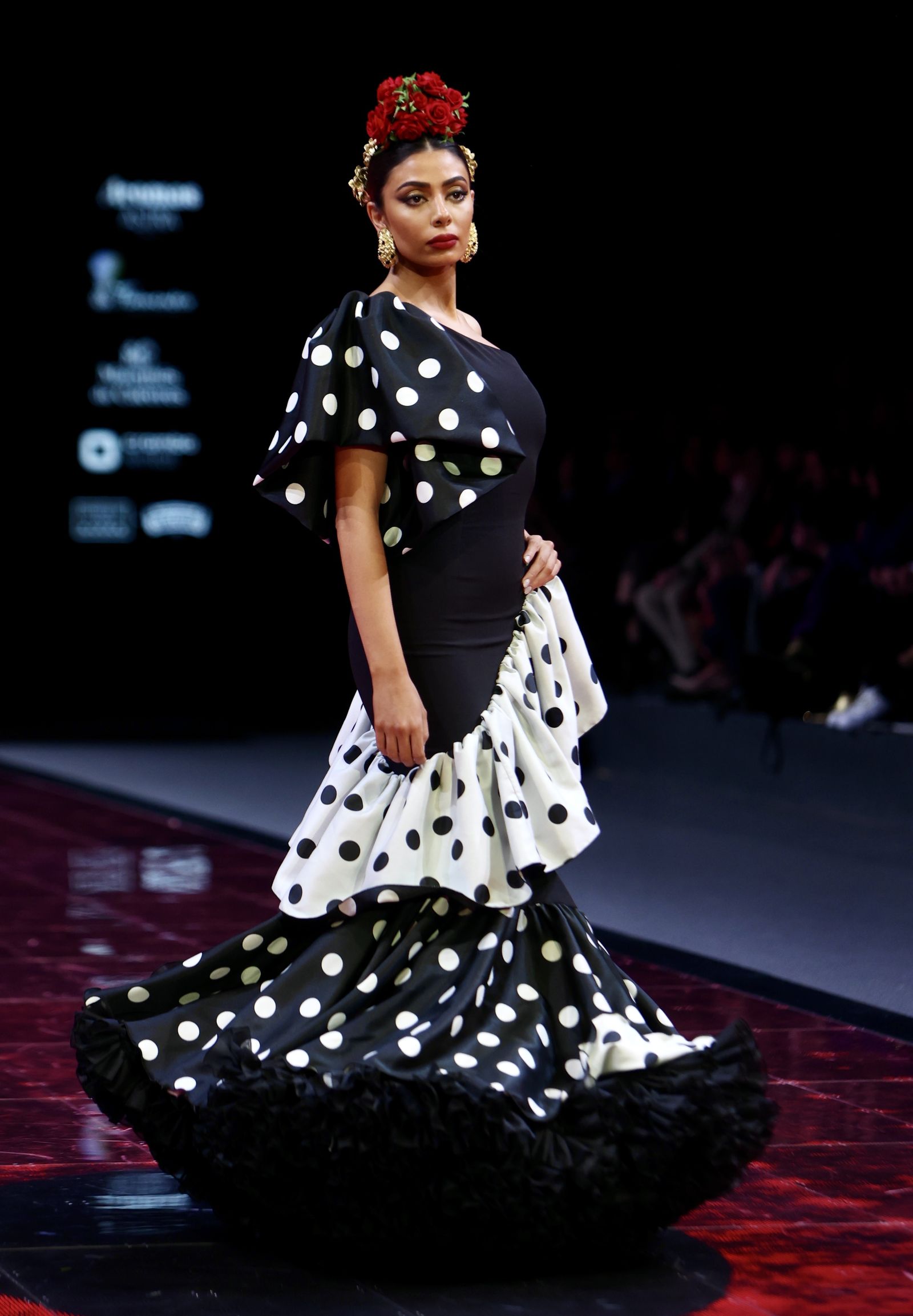 Desfile de Rosa Pedroche en SIMOF, todas las fotos