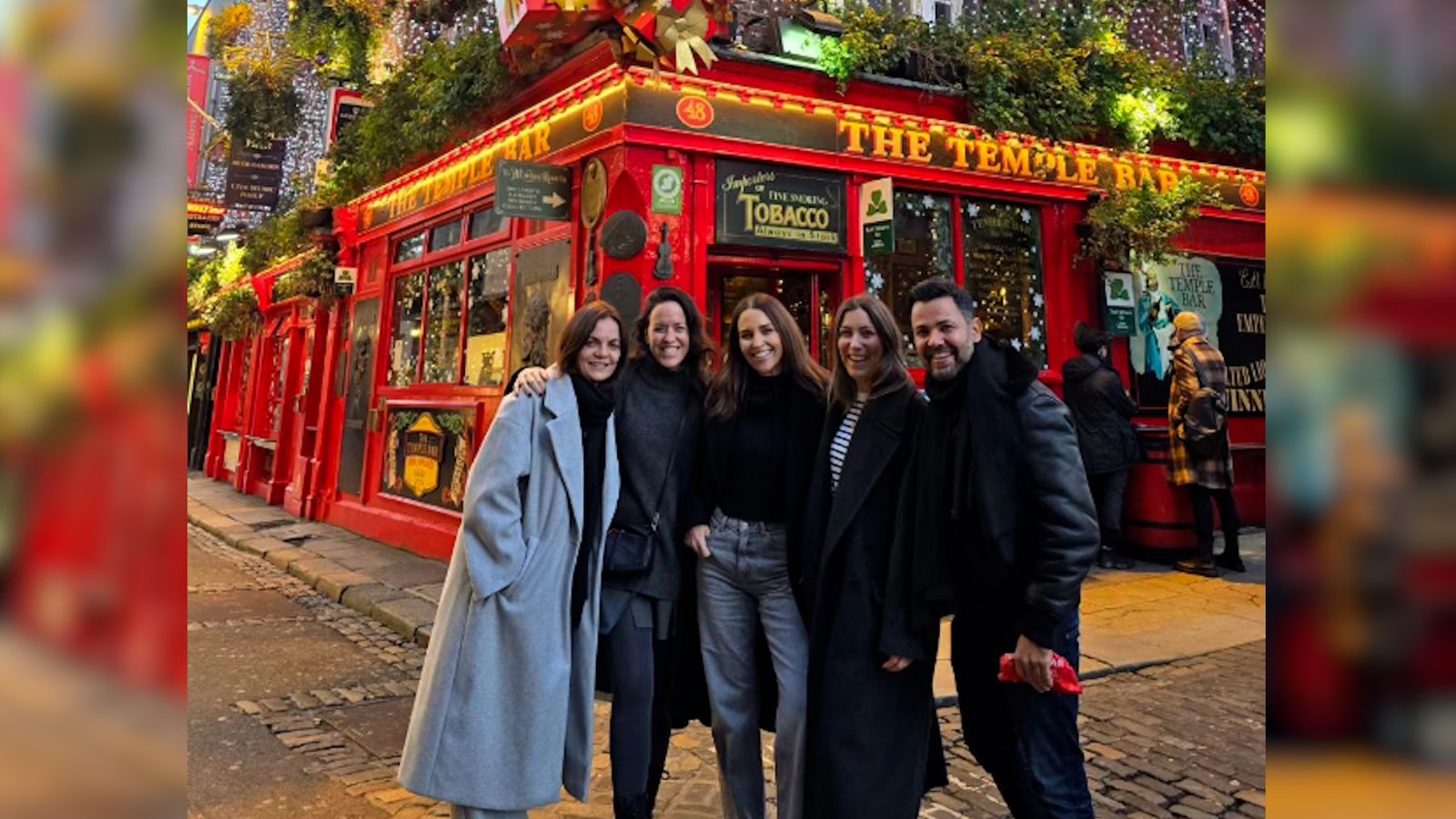Paula Echevarría presume de su viaje a Dublín con amigos