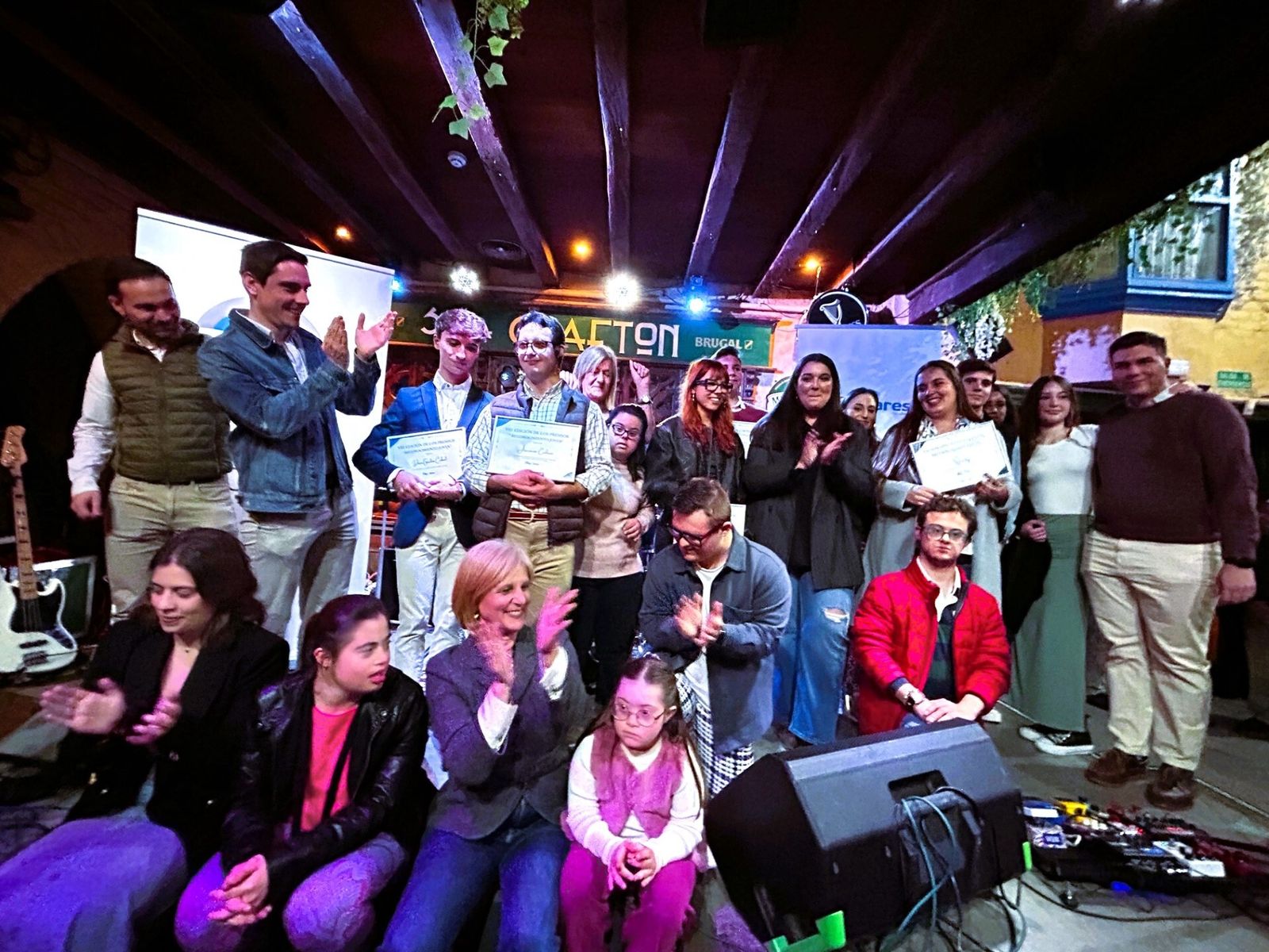 Imagen de la entrega de los premios Reconocimiento Joven 2024 de NNGG Jerez