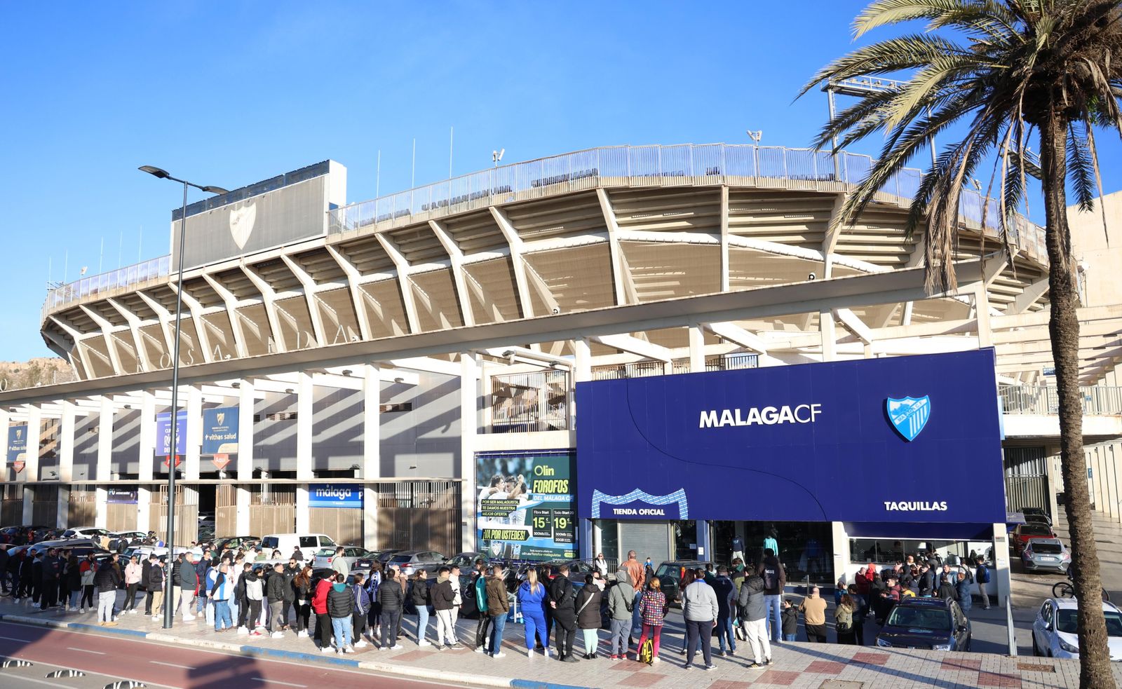 Las fotos de las colas para el Recreativo Granada-Málaga
