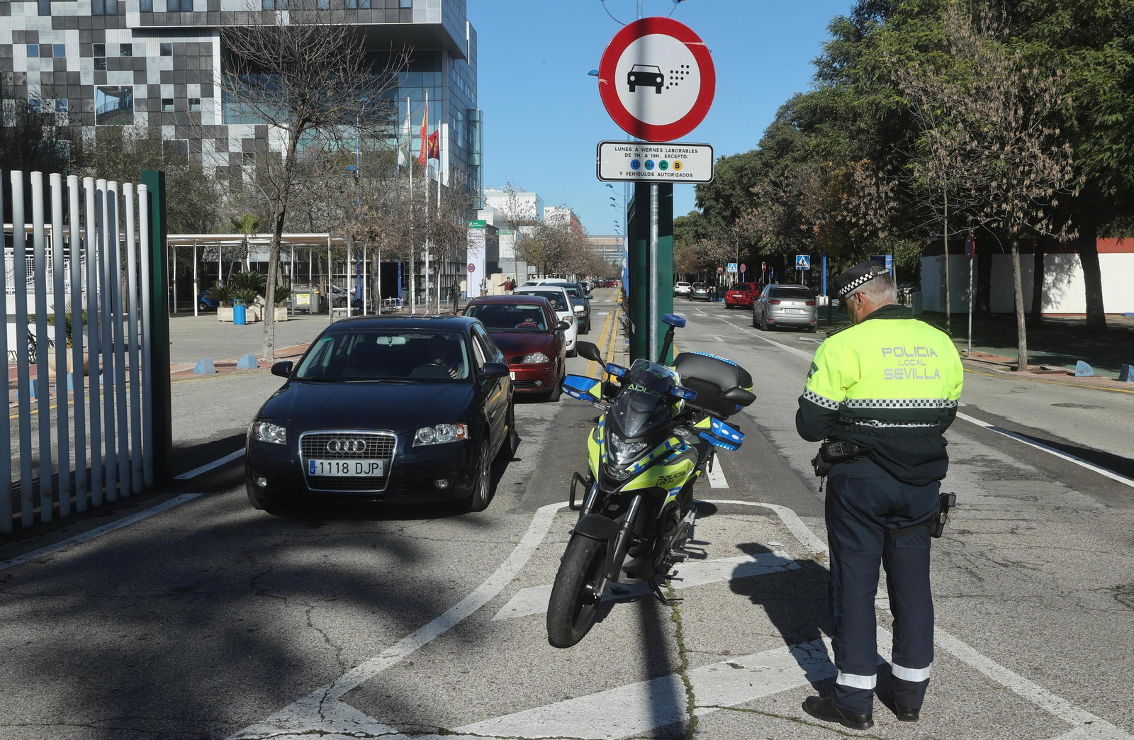 La zona de bajas emisiones de Sevilla solo funciona en la Cartuja.