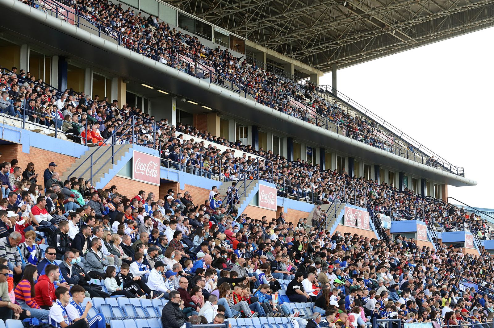 Afición en el Nuevo Colombino