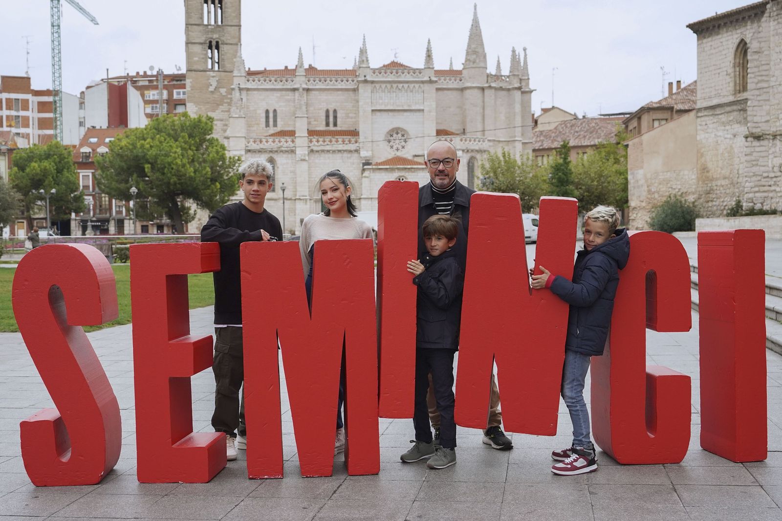 Manuel Martin Cuenca y los actores de 'El amor de Andrea' en Valladolid.