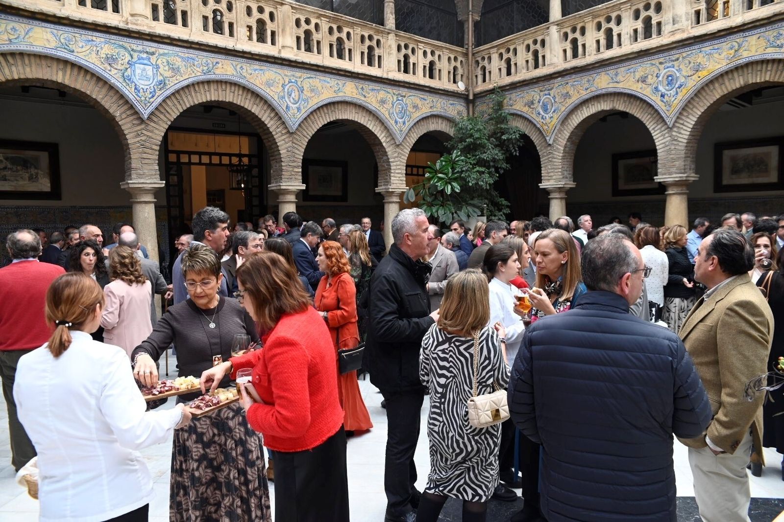 La despedida a la actual gerente del SAS, Valle García, como directora del Hospital Reina Sofía, en imágenes