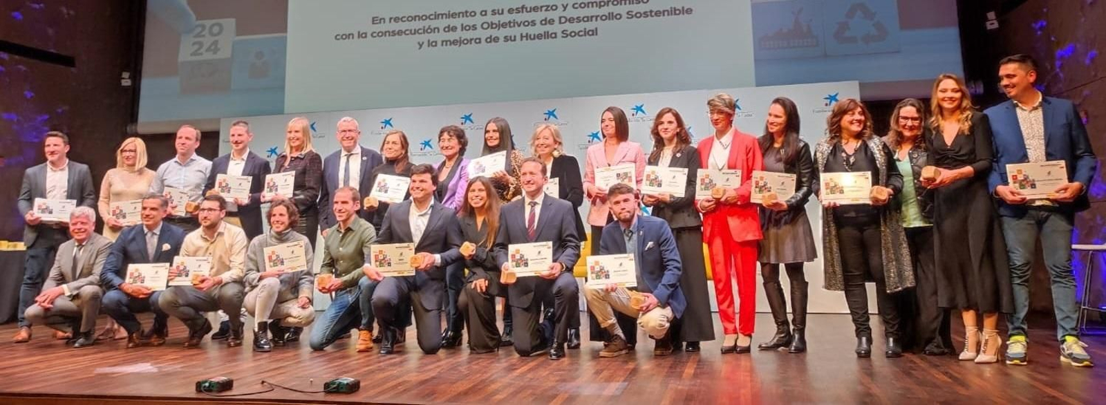 Francisco Robles, primero por la izquierda en la parte inferior, junto al resto de premiados.