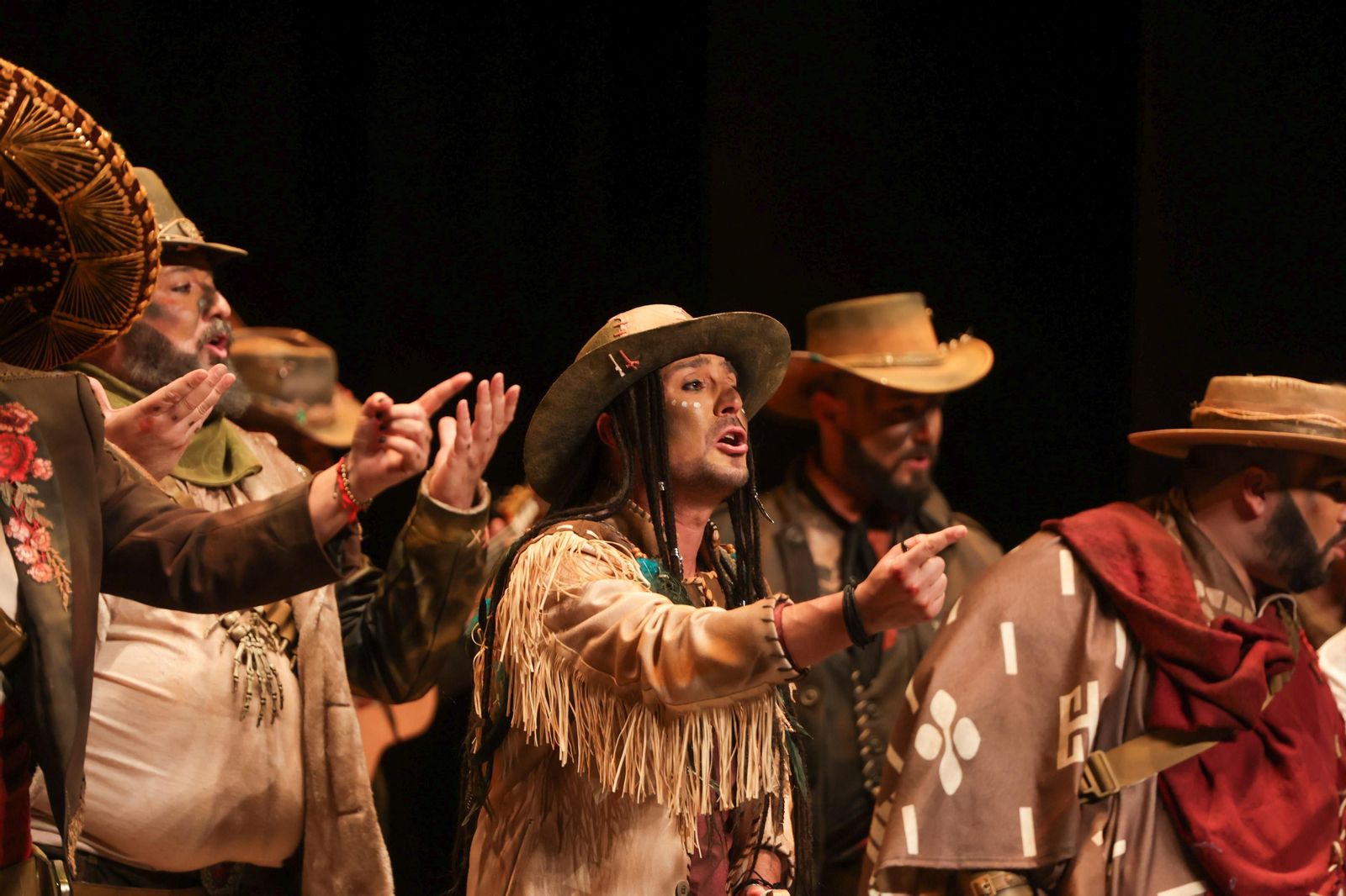 Imágenes de la actuación de la comparsa de Huelva "Los Renegaos" en el Carnaval Colombino