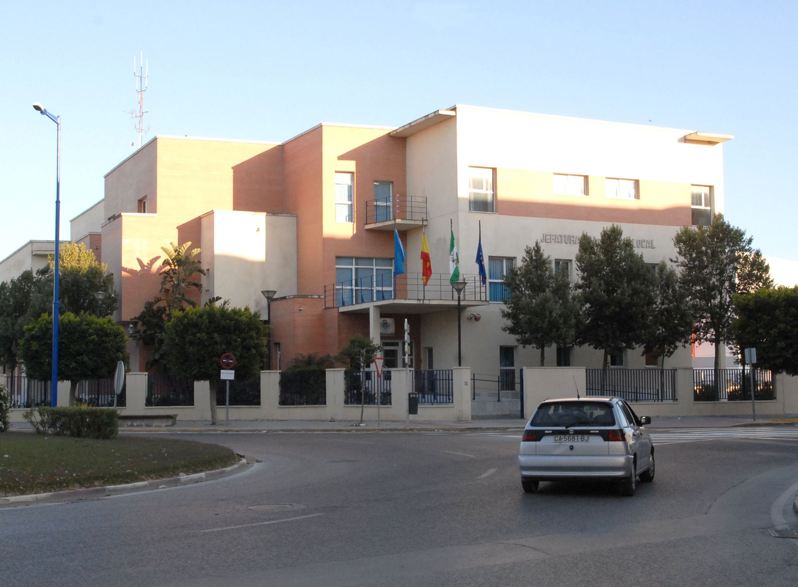 Edificio que alberga la Jefatura de la Policía Local de San Fernando.