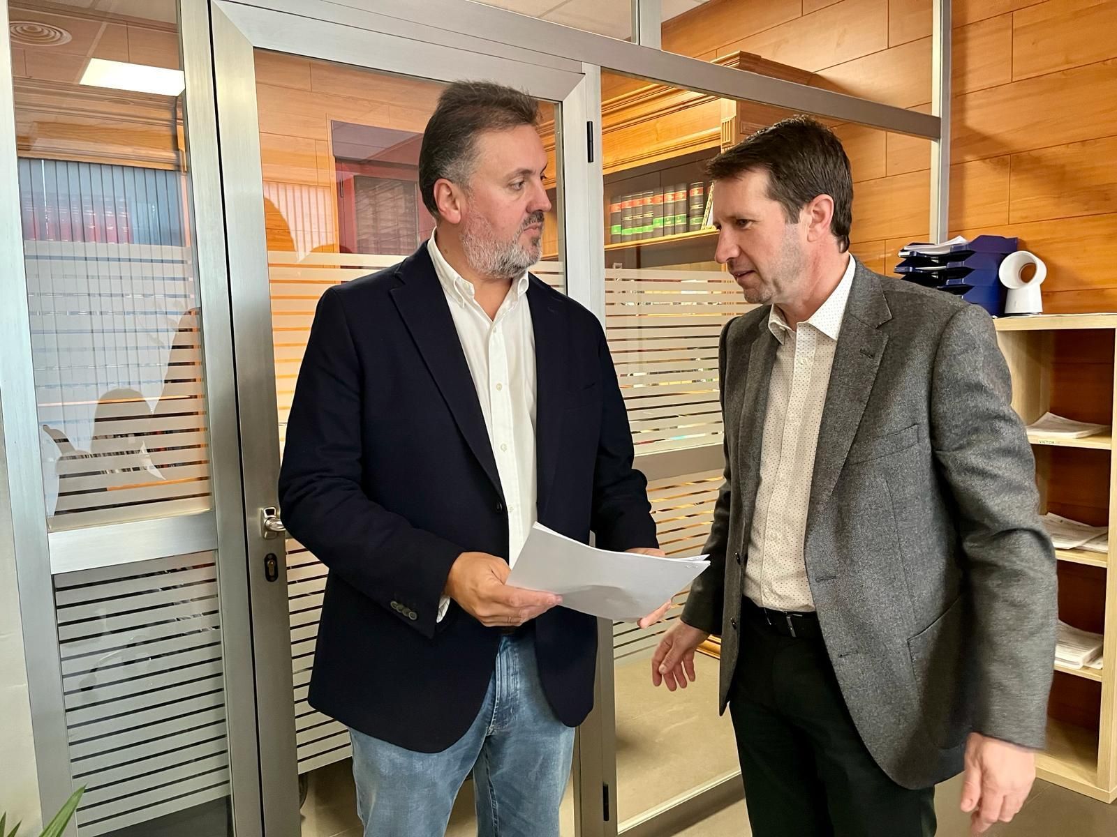 El vicesecretario sectorial del Partido Popular de Granada, Manuel Francisco García (izquierda)