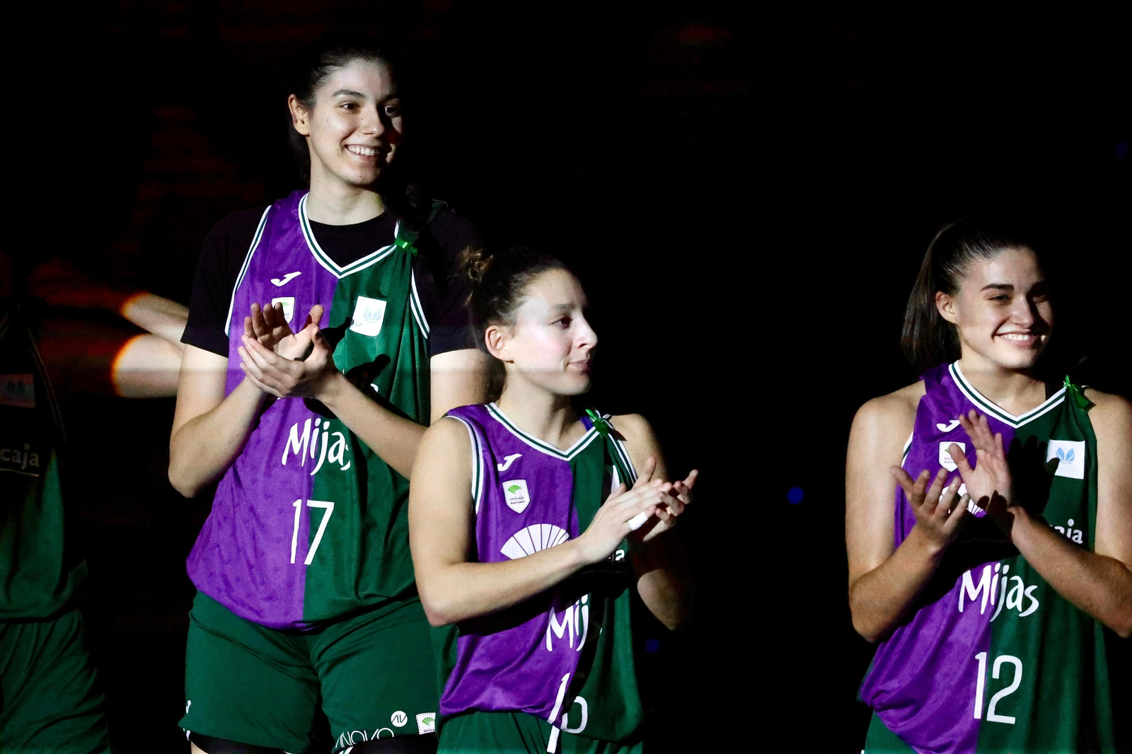 Las jugadoras del Unicaja, en la presentación.