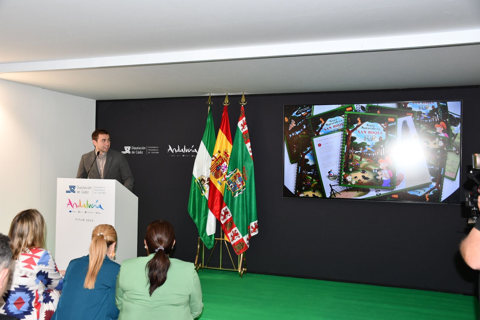 Alfonso Valdivia presenta la Guía Infantil de la Naturaleza.