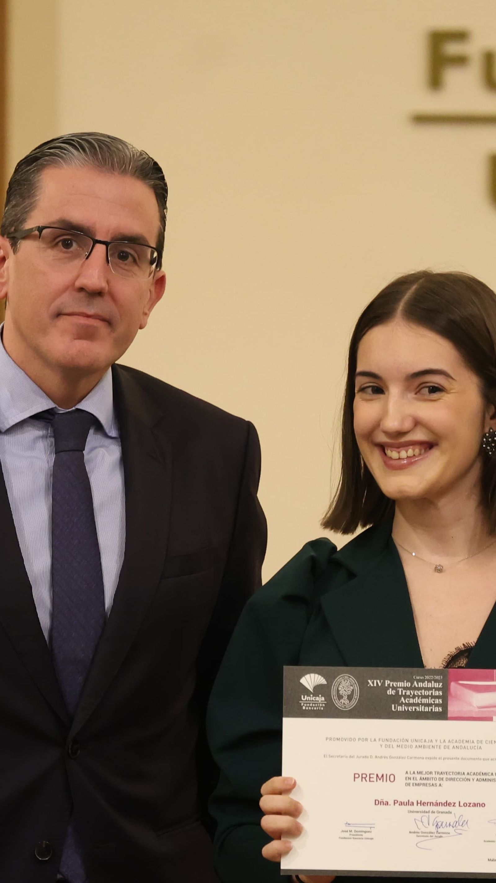 Paula Hernández, Premio a Mejor Trayectoria Académica Universitaria en Dirección y Administración de Empresas.