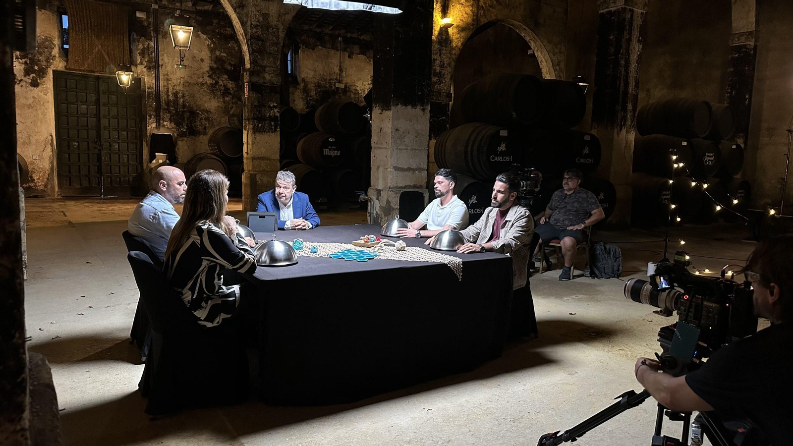 Alberto Chicote y los chefs de 'Batalla de restaurantes' en la bodegas VORS de Osborne