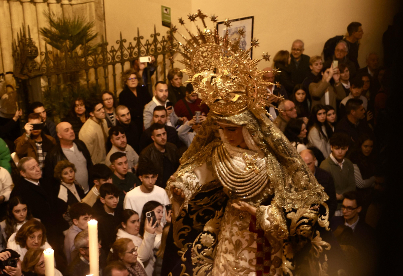 Traslado de las imágenes de la Hermandad de la Esperanza de Triana a su capilla