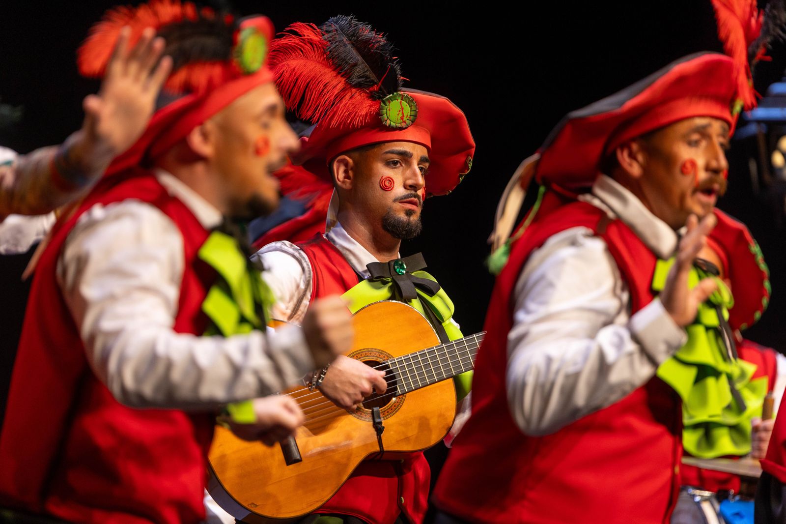 Imágenes de la actuación de la murga de Huelva "Los Lope de Pega" en el Carnaval Colombino