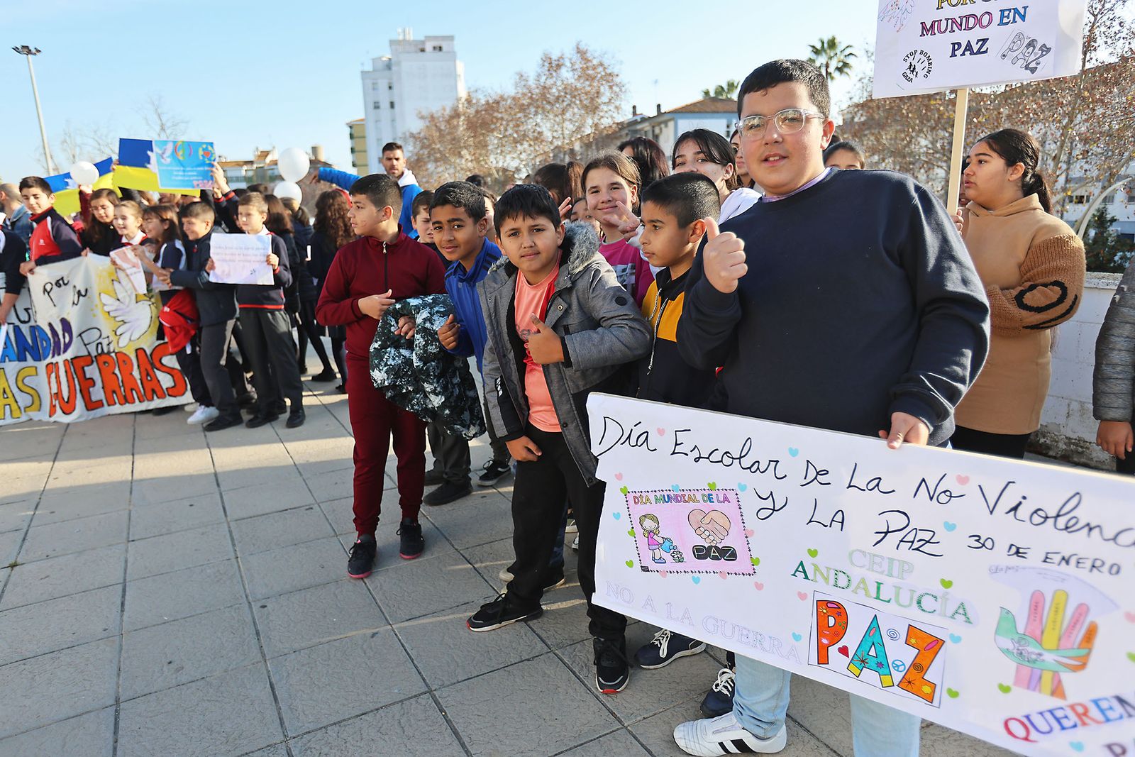 Imágenes del acto del Día a la No Violencia y la Paz del Colegio La Hispanidad