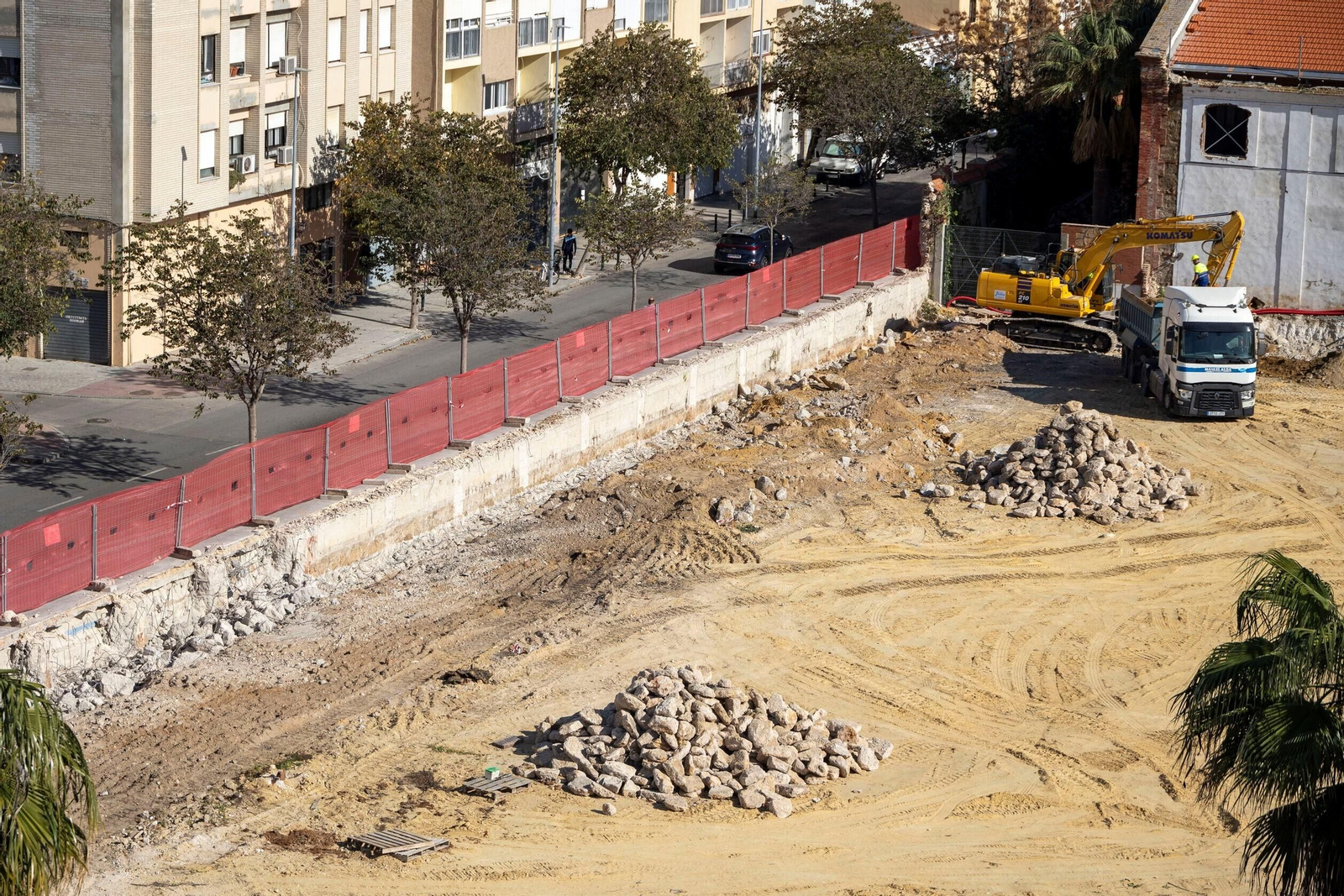 Trabajos en la parcela donde irá el primer 'rascacielos' de Cádiz.