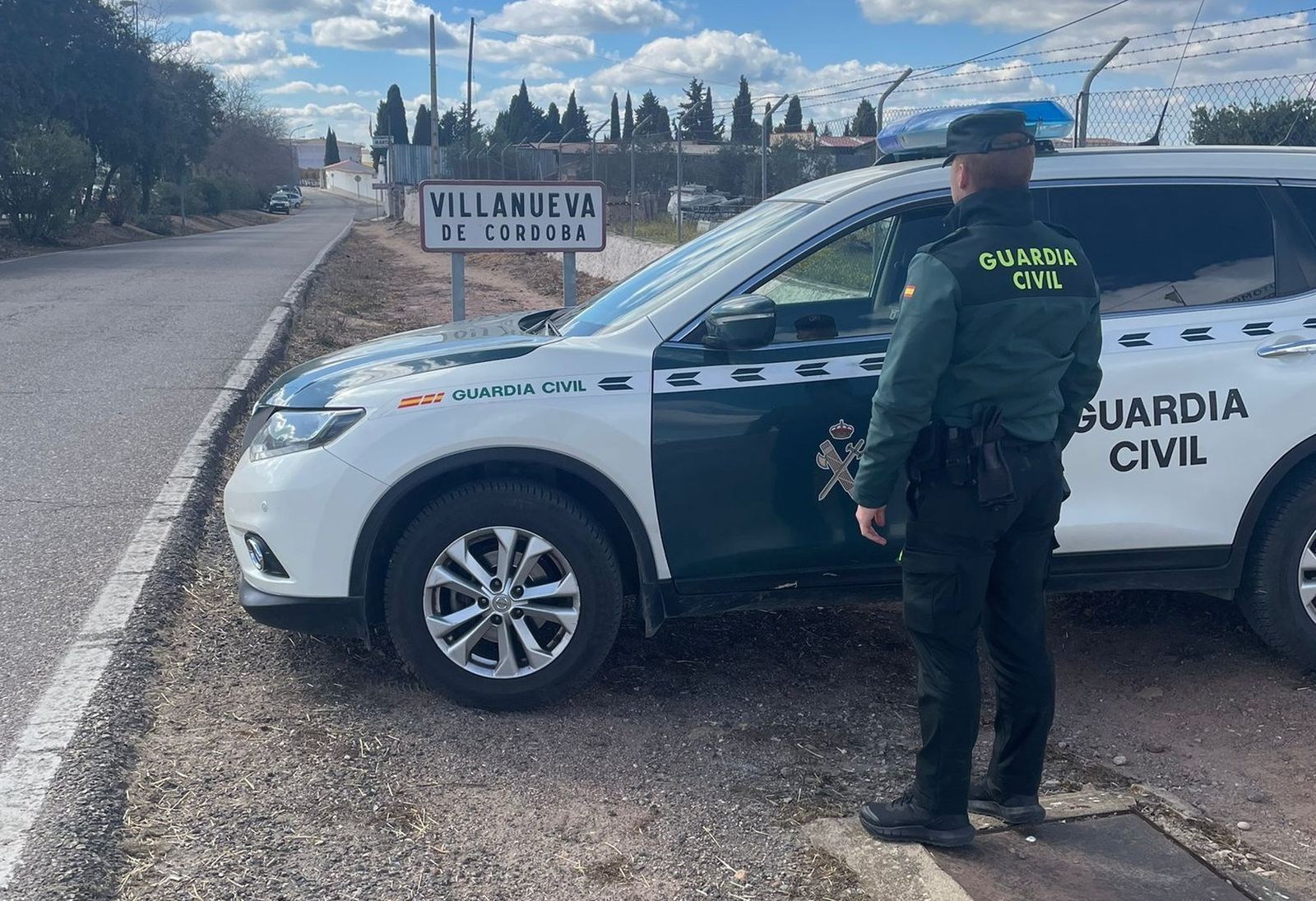 Un agente de la Guardia Civil en Villanueva de Córdoba.