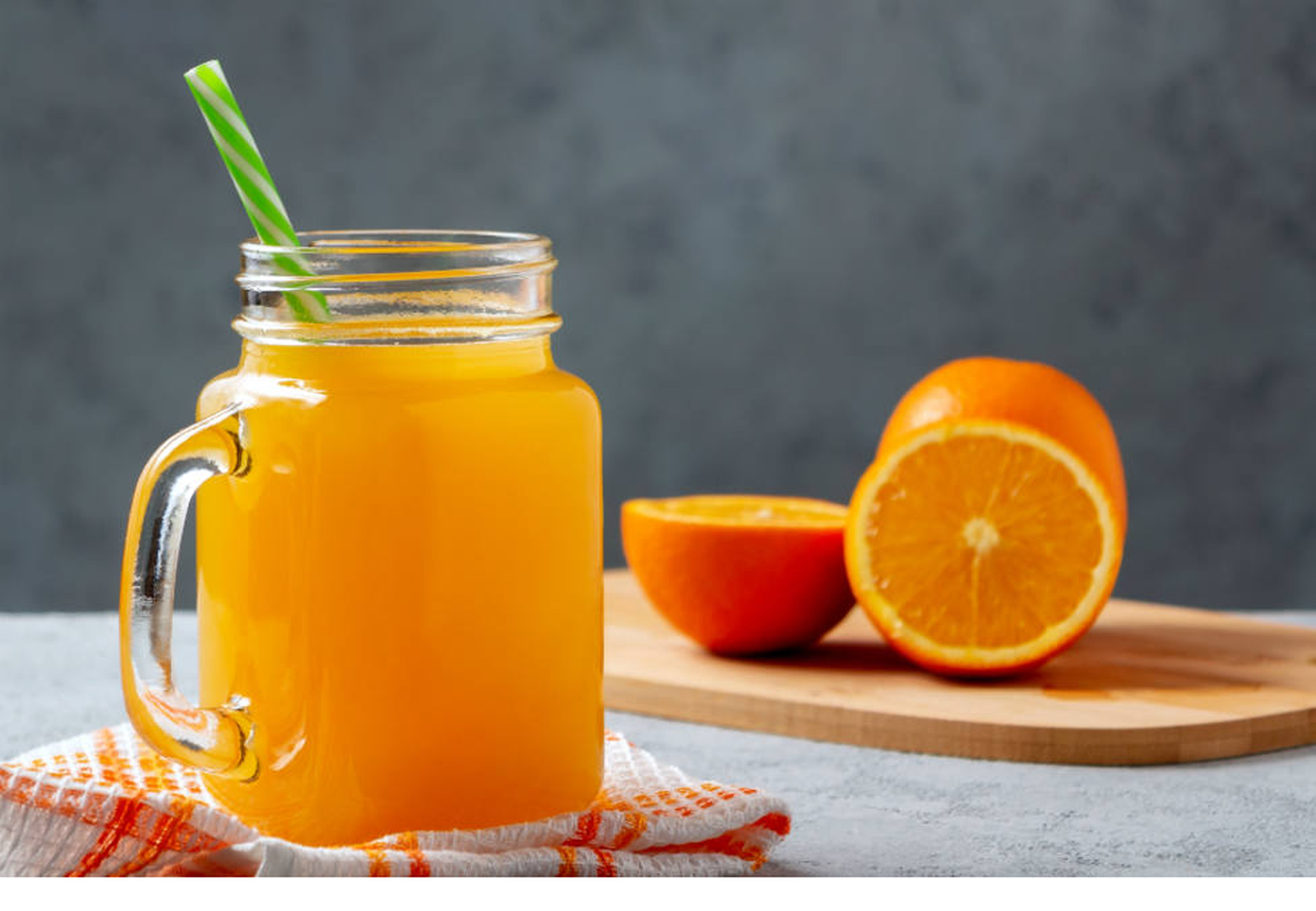 Es más recomendable comer la naranja que hacerse un zumo con ella.