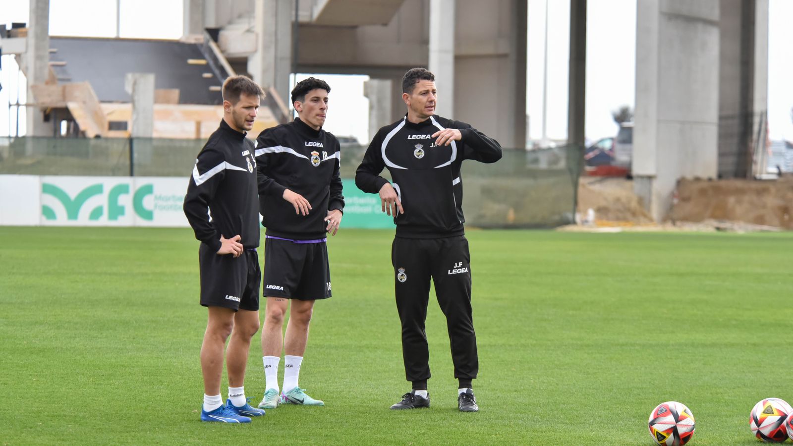 Las fotos del primer entrenamiento de Moi Parra con la Balona