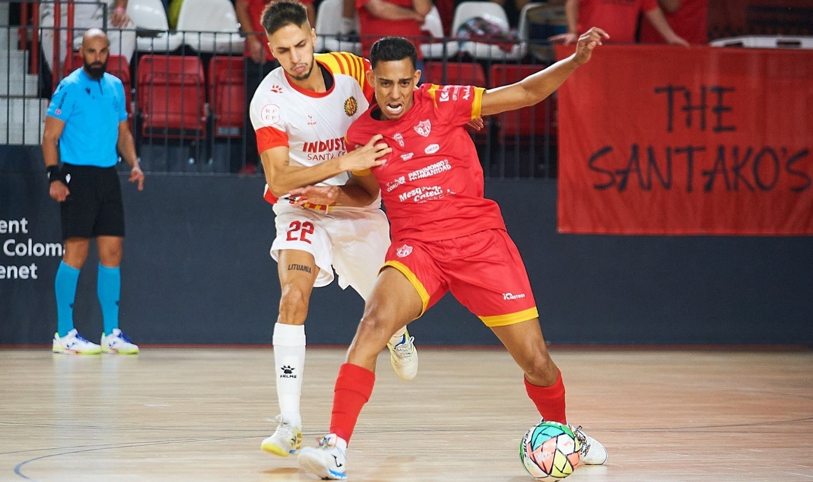 Pulinho es presionado por Khalid.