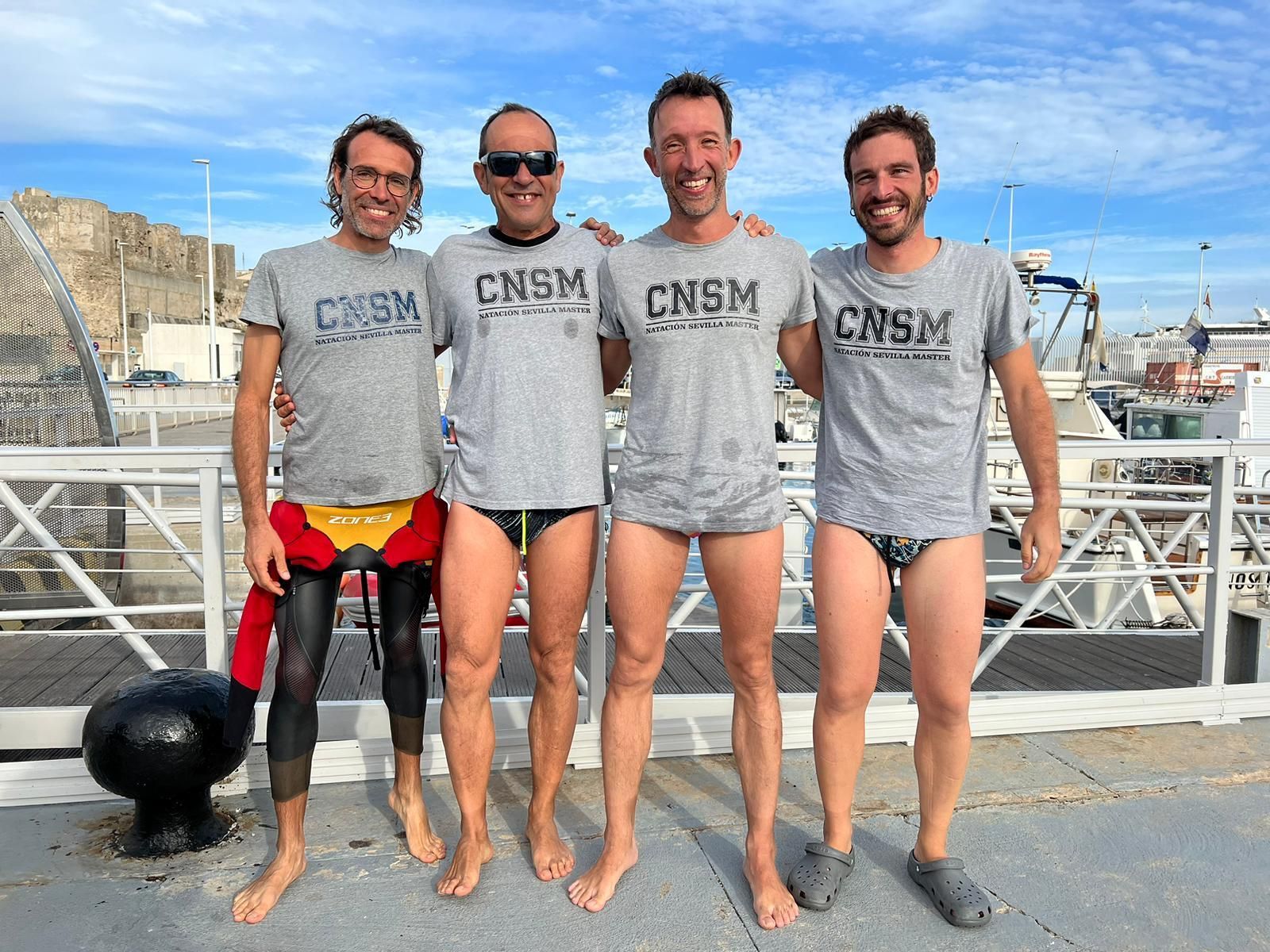 Los cuatro deportistas, a su regreso a Tarifa