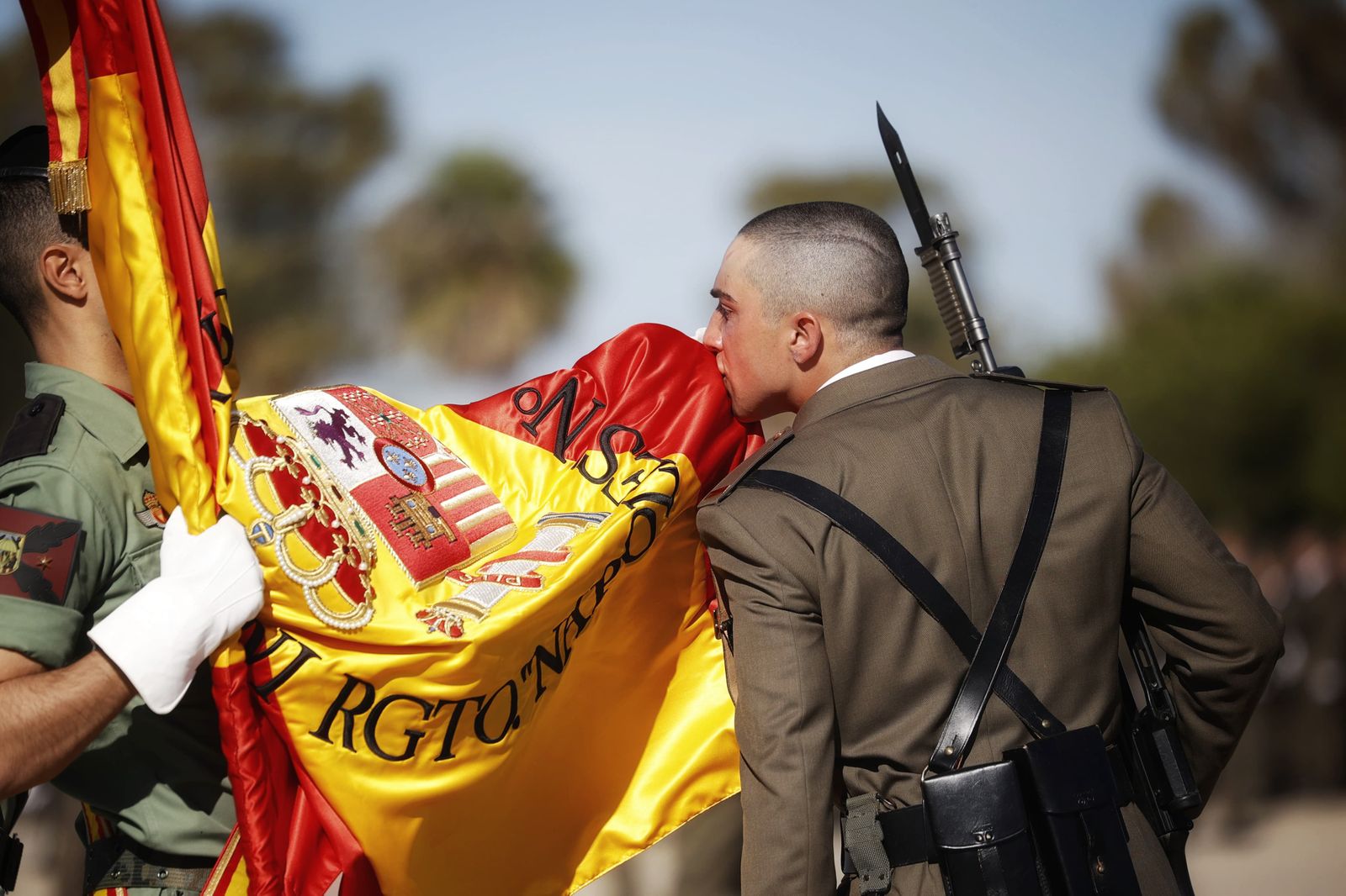 Más de un millar de nuevos soldados juran bandera en el acuartelamiento de Camposoto
