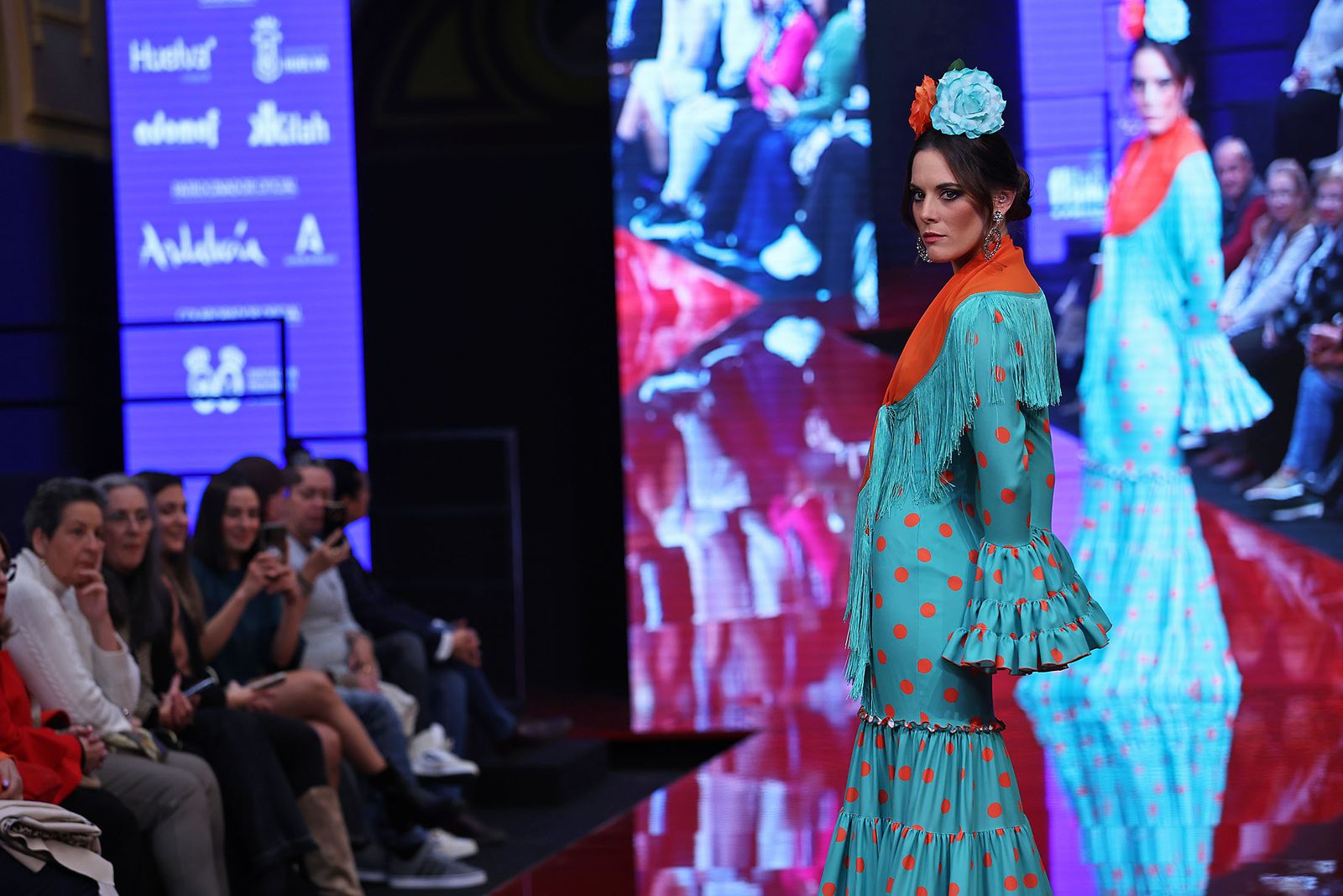 Imágenes de la pasarela Huelva Flamenca 2024