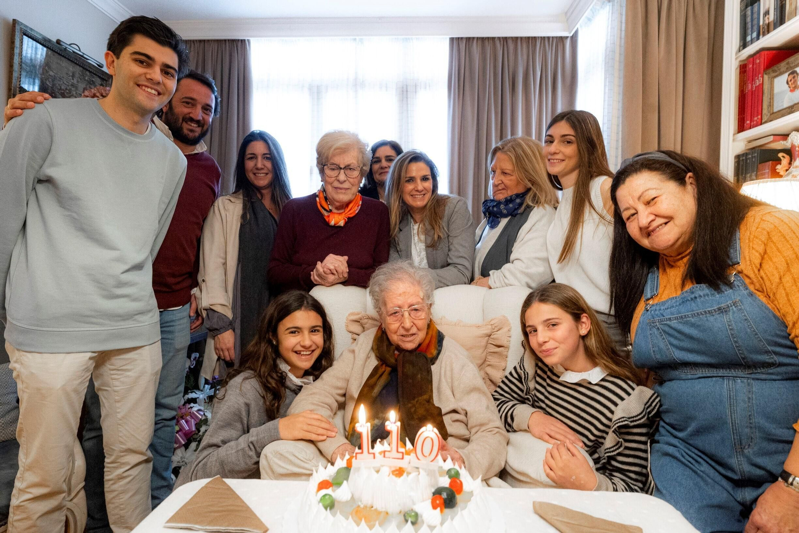 Ana María González celebró ayer su cumpleaños rodeada de buena parte de su familia.