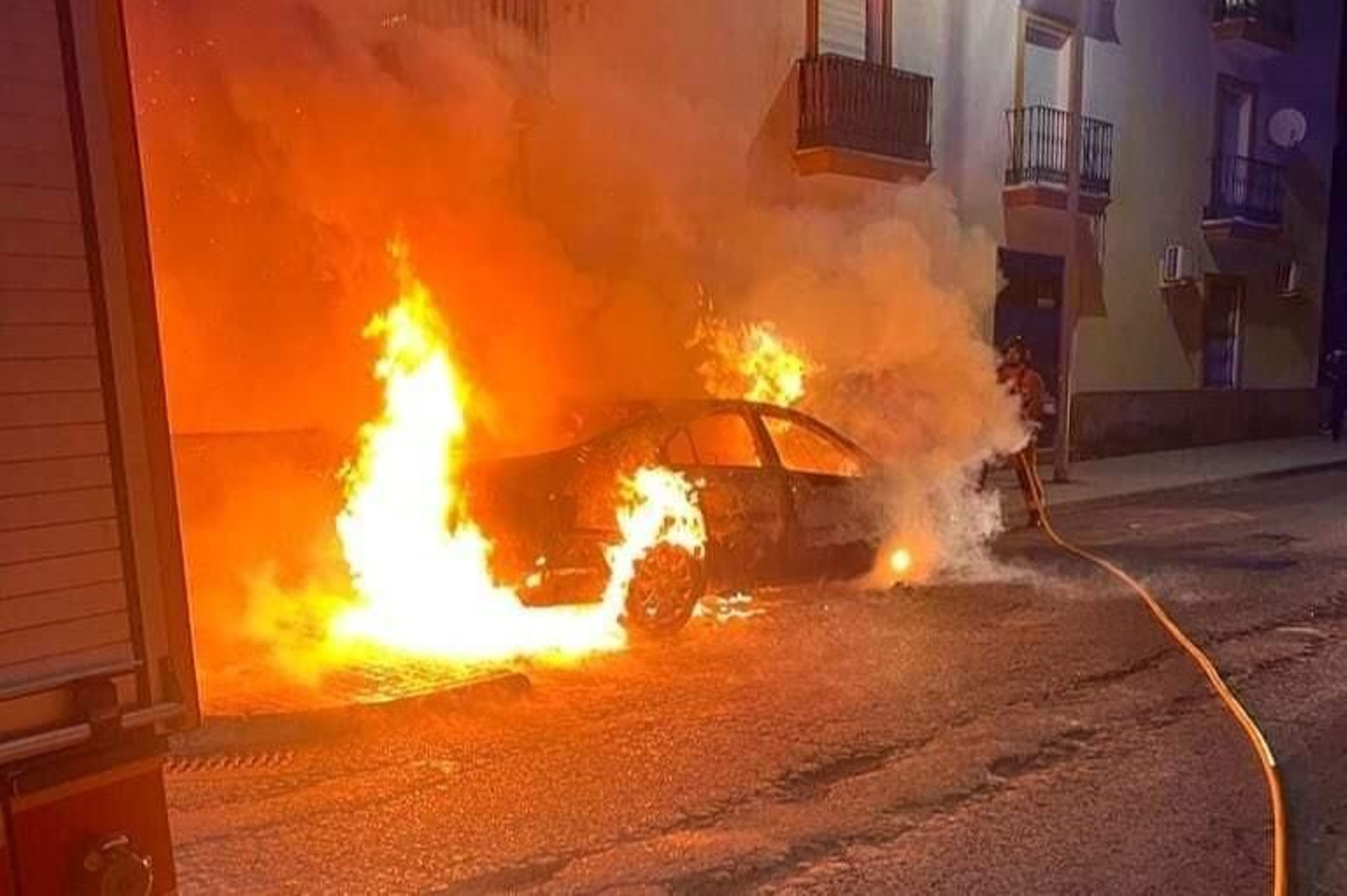 Incendio de un vehículo.