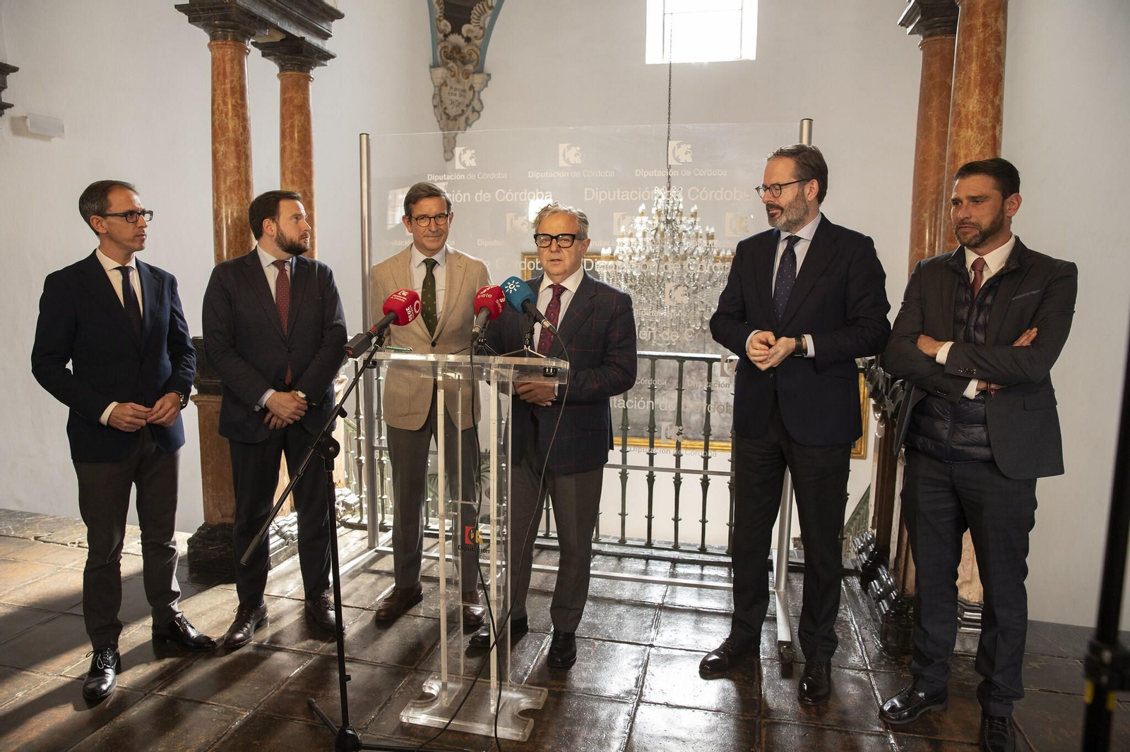 Salvador Fuentes, junto al consejero Jorge Paradela, en la Diputación.