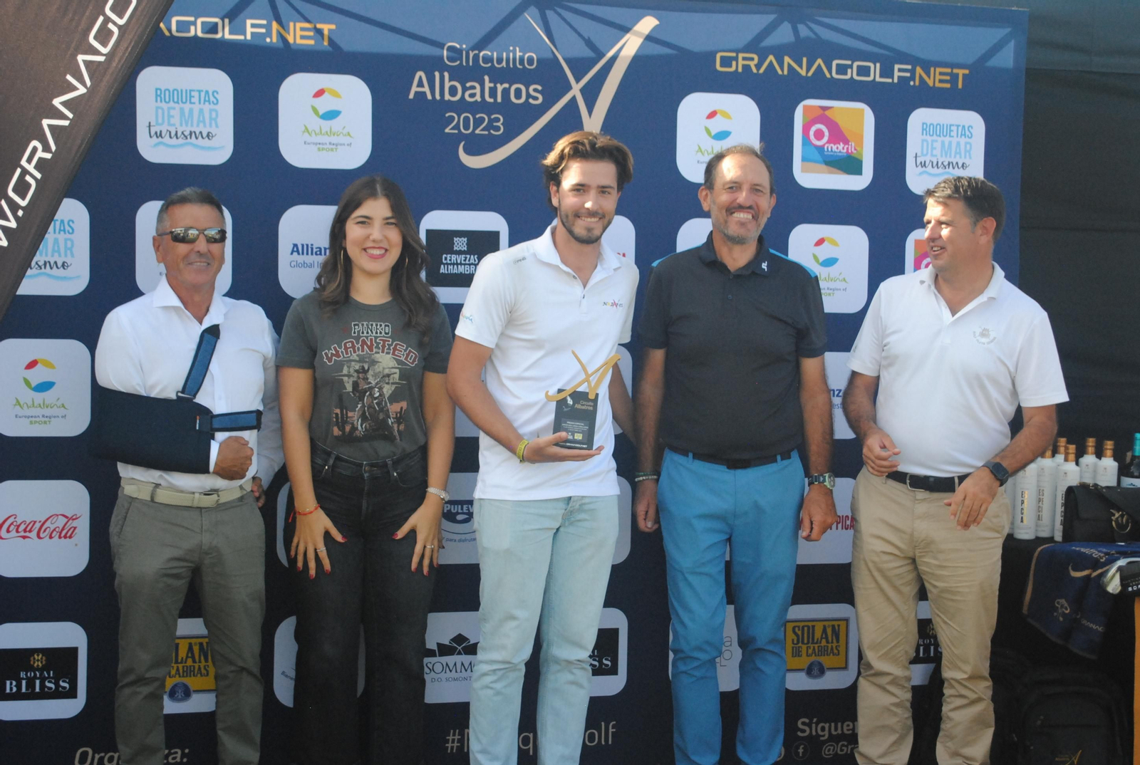 Pedro Capilla recibe el premio en Roquetas de Mar.