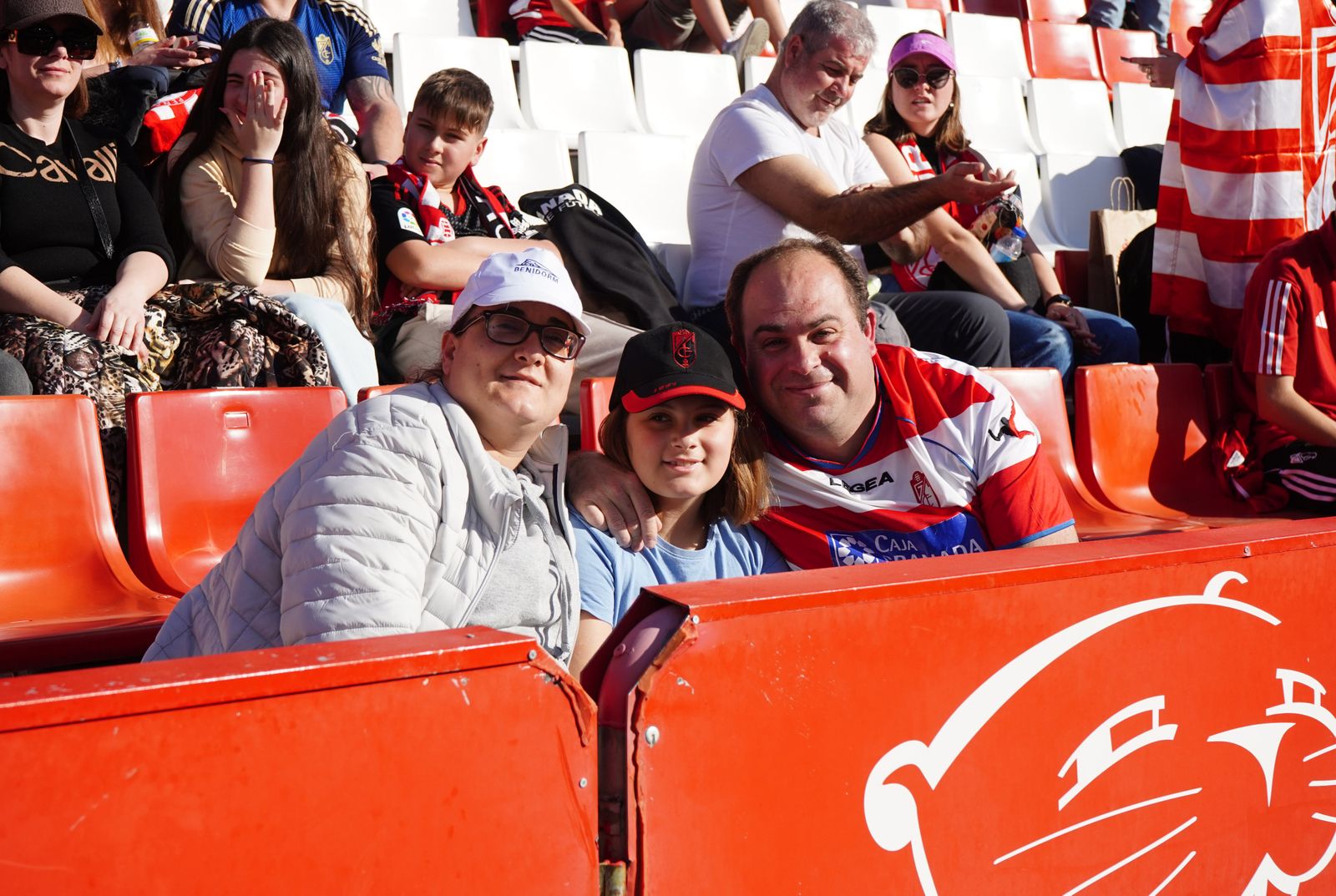 Encuéntrate en la grada de Los Cármenes en el Granada - Las Palmas