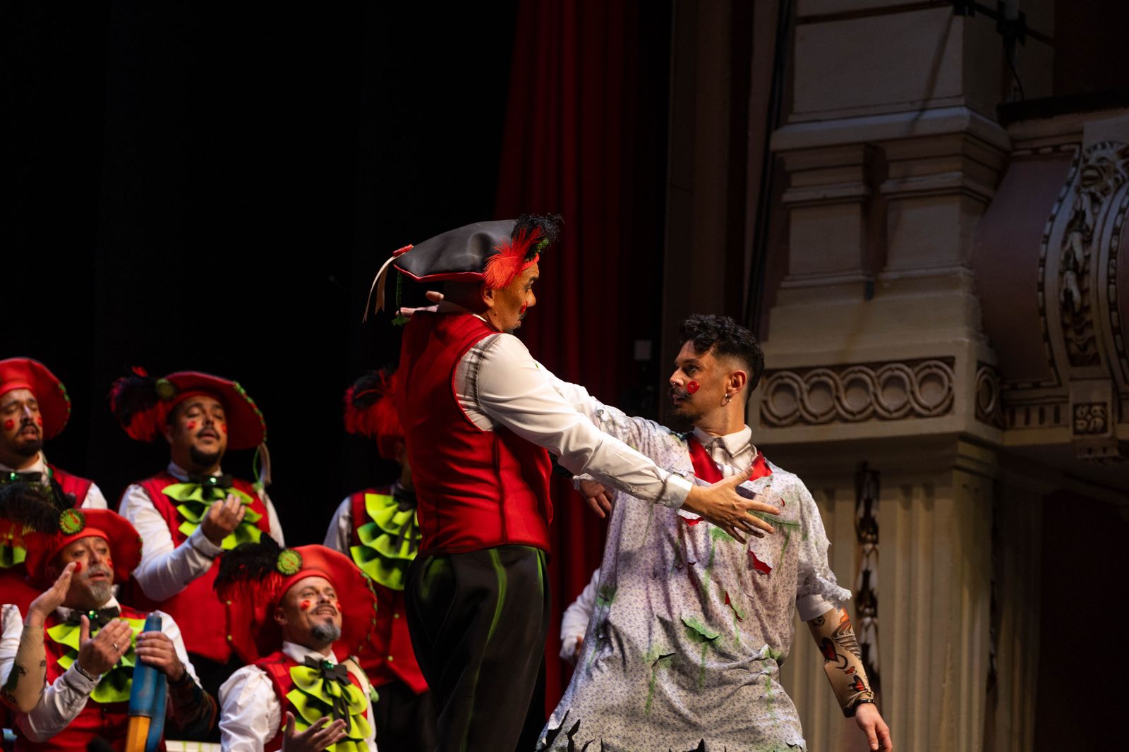 Imágenes de la actuación de la murga de Huelva "Los Lope de Pega" en el Carnaval Colombino