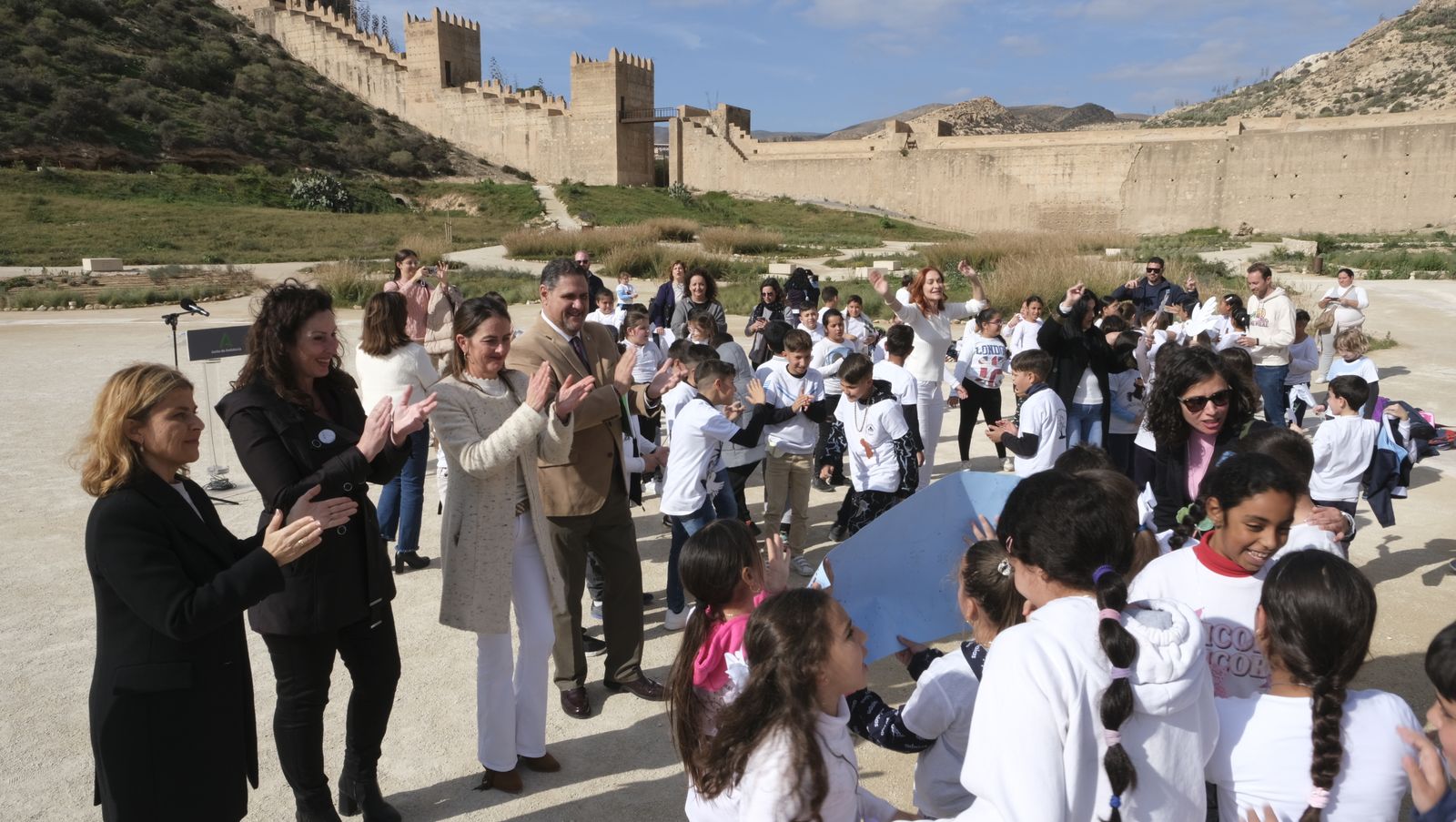 Imágenes de 'Versos por la Paz', en el Parque de La Hoya de Almería