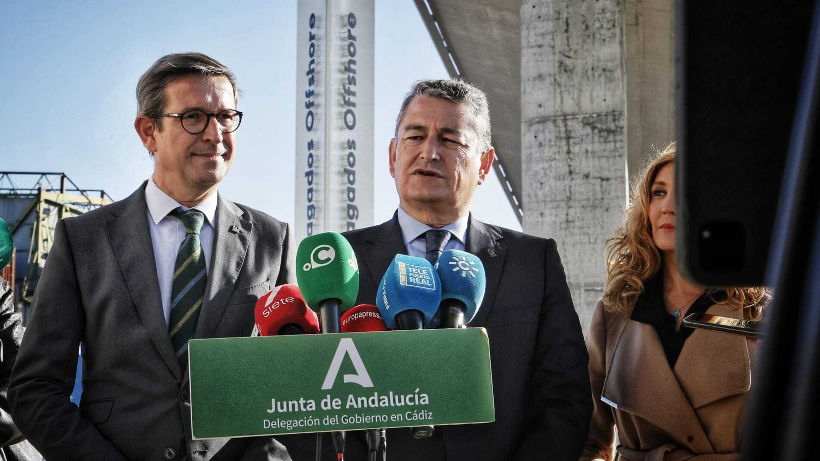 Los consejeros de Industria y Presidencia, Paradela y Sanz, en la visita a Dragados