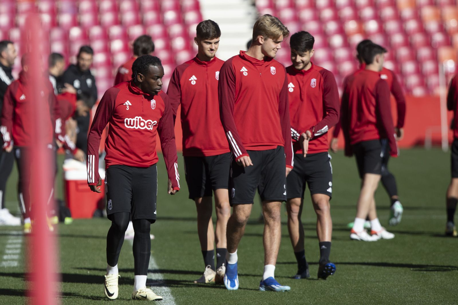 Las imágenes del entrenamiento del Granada CF con sus nuevos fichajes