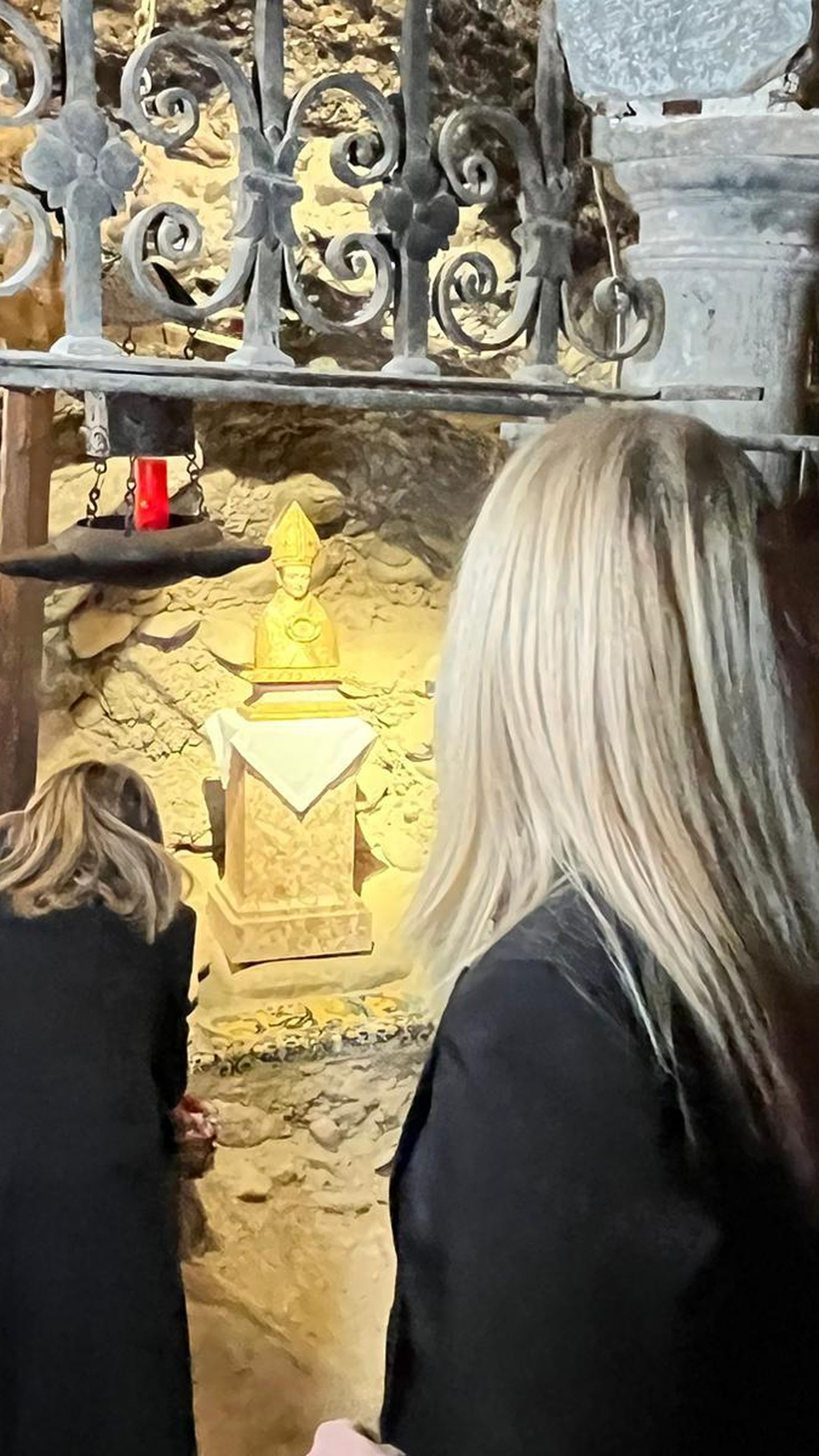 La alcaldesa de Granada visita las Santas Cuevas