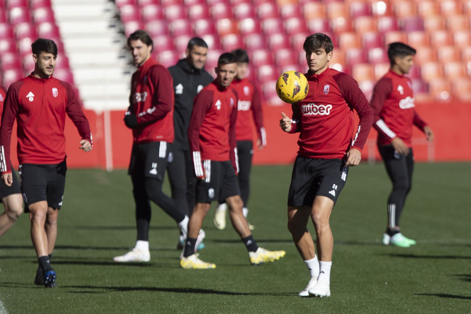 Las imágenes del entrenamiento del Granada CF con sus nuevos fichajes