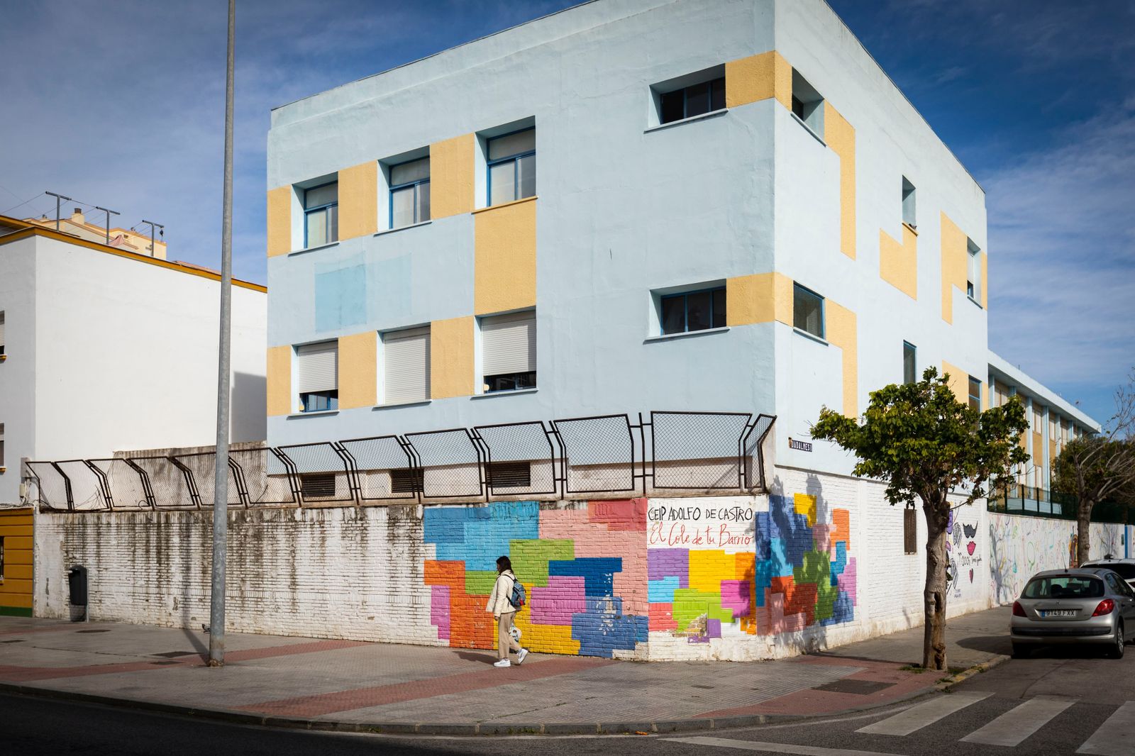 Exterior del colegio Adolfo de Castro.