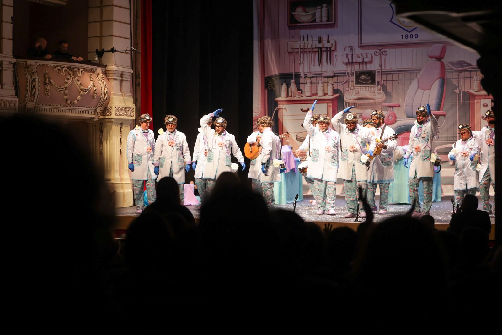 Imágenes de la actuación de la murga de Huelva "Soy yo, abre" en el Carnaval Colombino