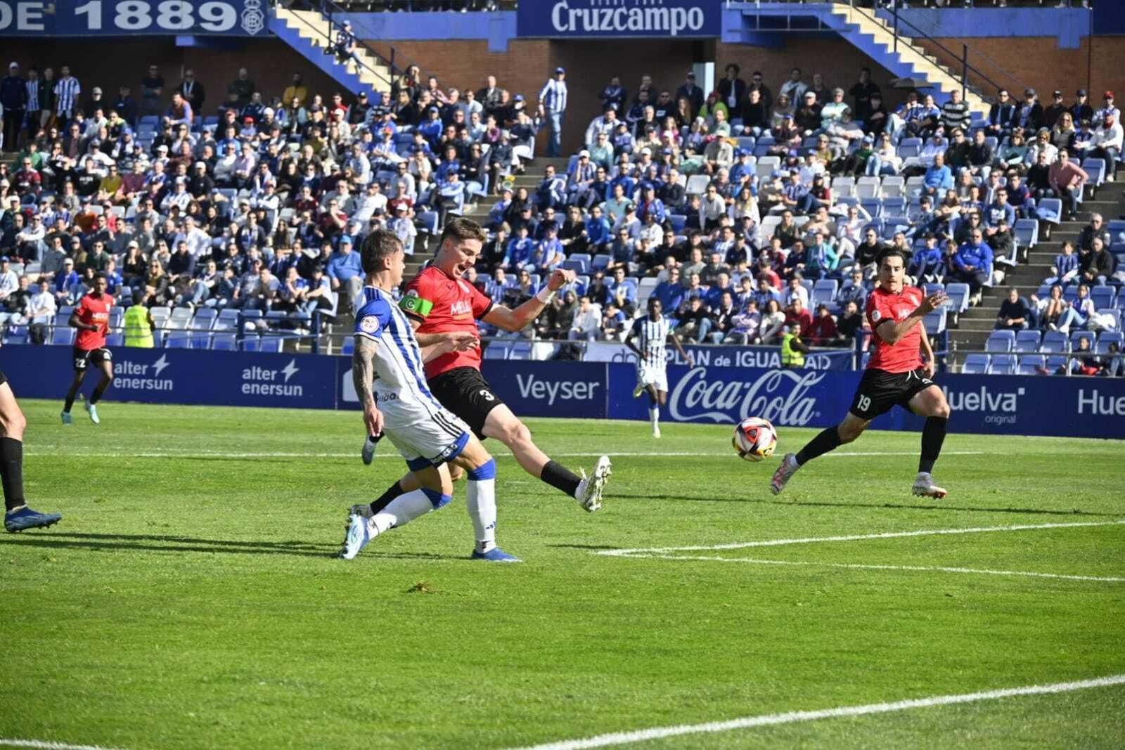 Yuste intenta frenar el pase de Sergio Díez.